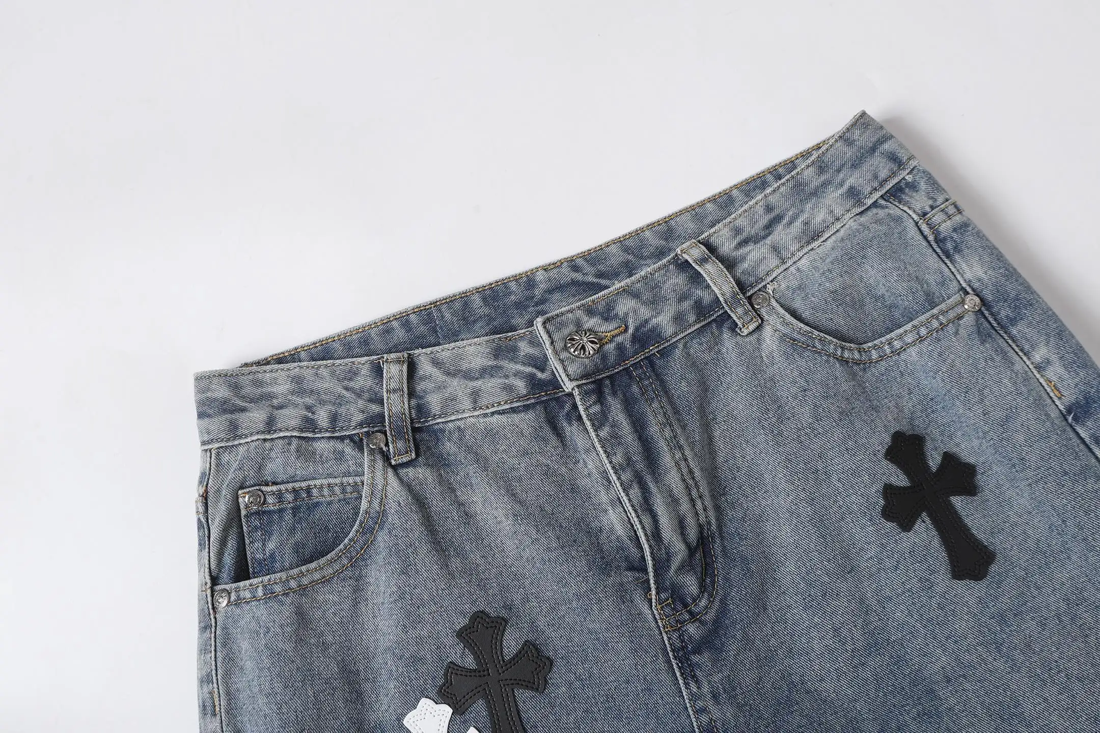 Cross Patch Appliqué Straight-Leg Jeans D15514015 — view 6