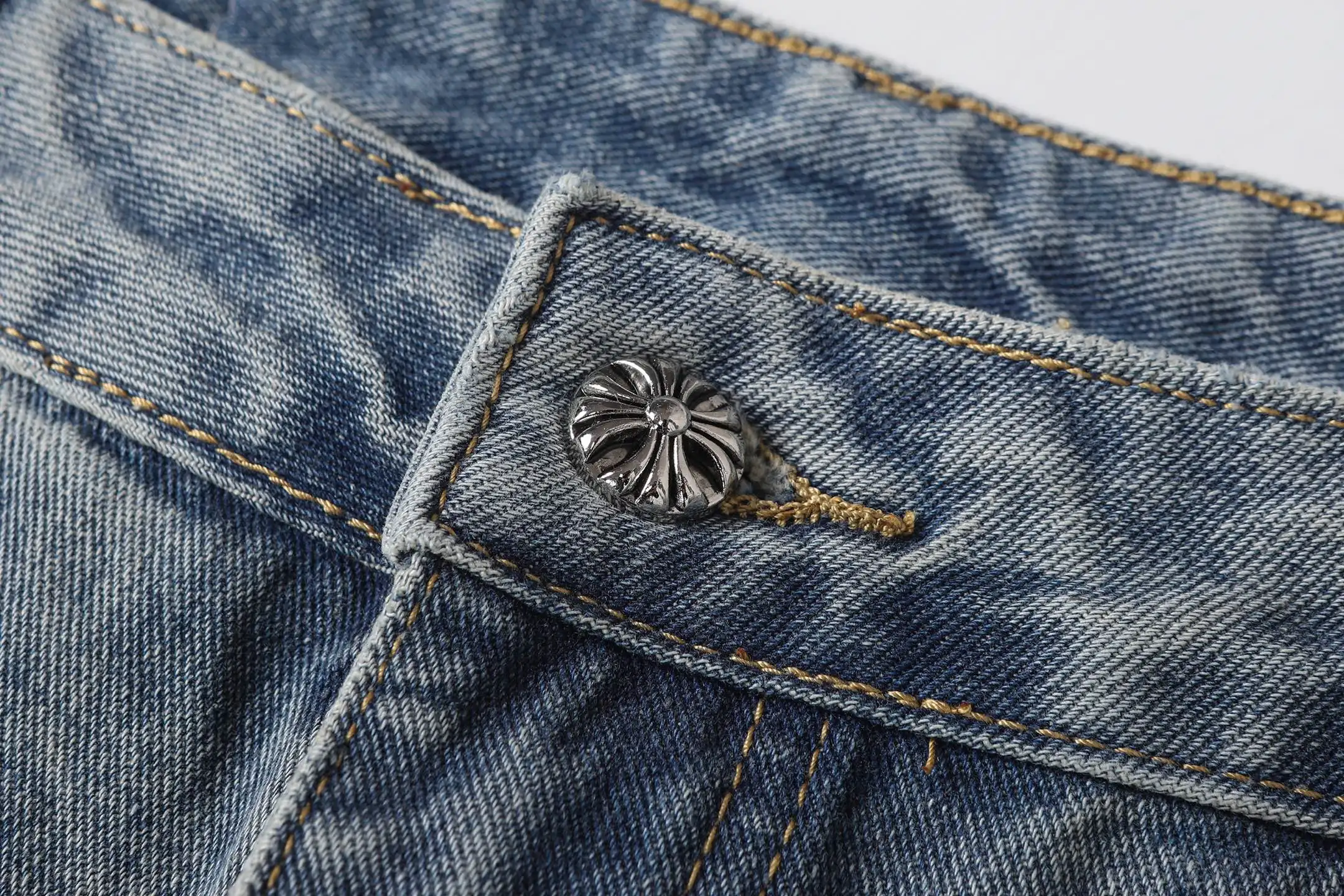 Cross Patch Appliqué Straight-Leg Jeans D15514015 — view 7
