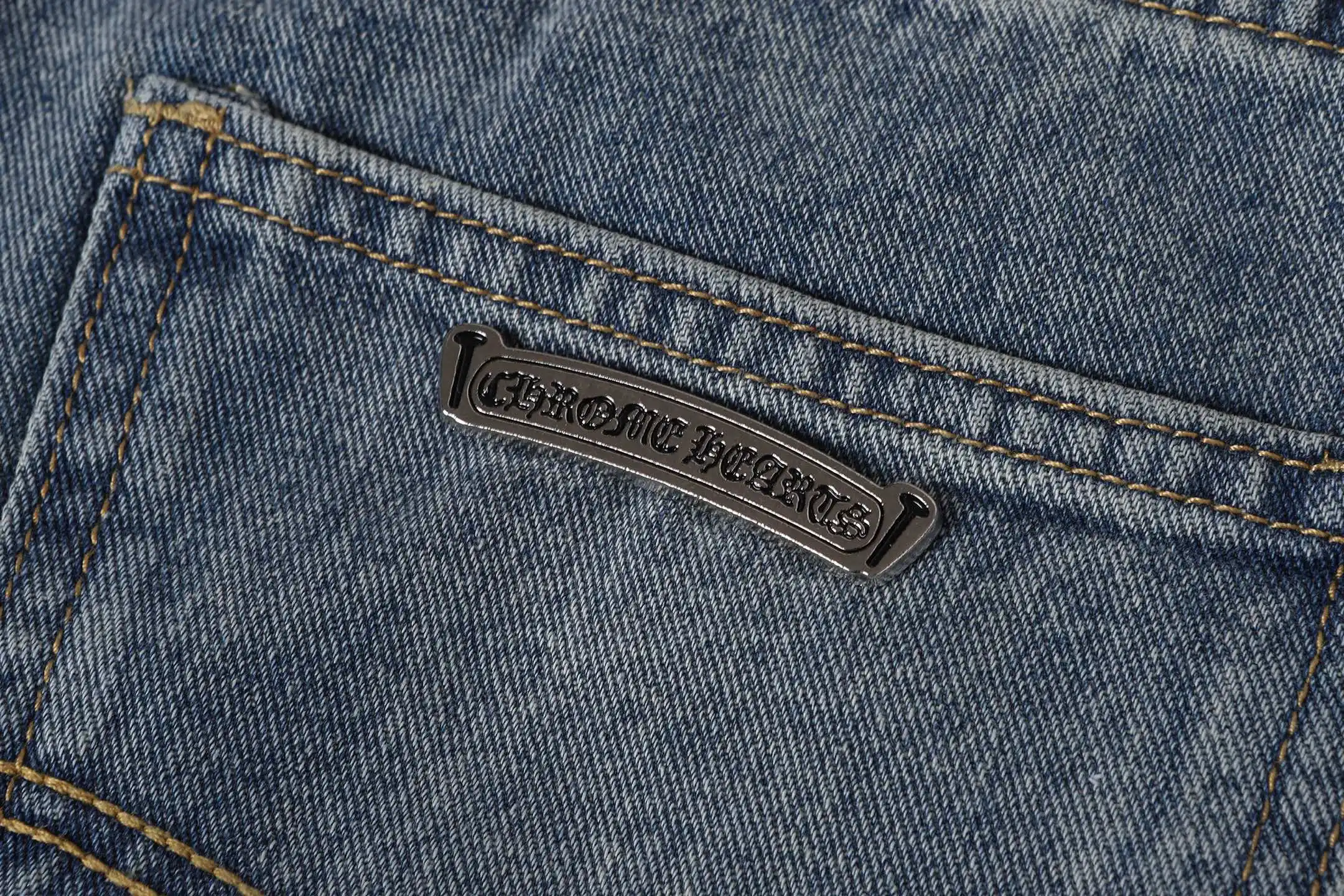 Cross Patch Appliqué Straight-Leg Jeans D15514015 — view 12