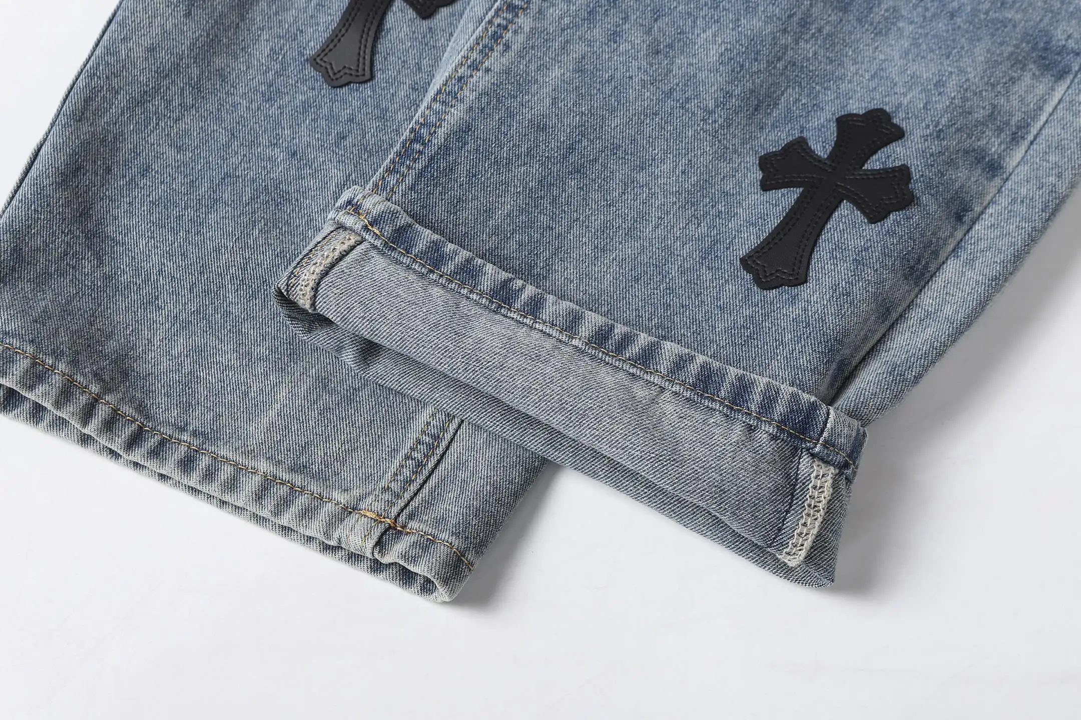 Cross Patch Appliqué Straight-Leg Jeans D15514015 — view 14
