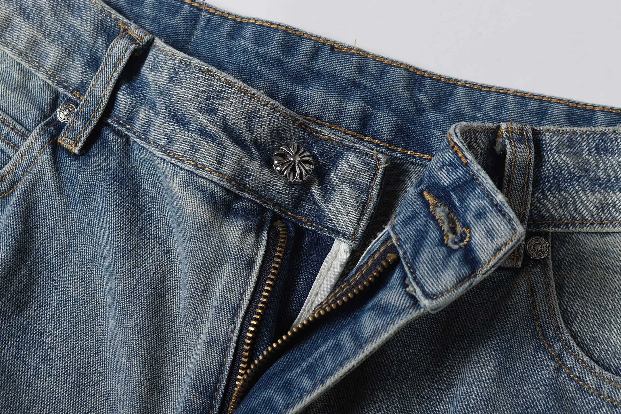Cross Patch Embroidered Straight-Leg Jeans D15514016 — view 4