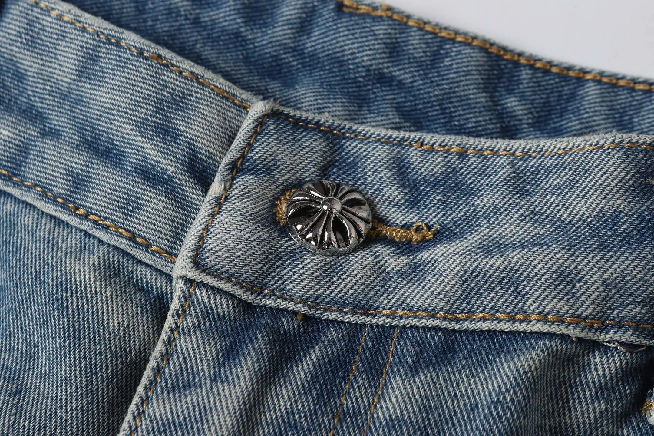 Cross Patch Embroidered Straight-Leg Jeans D15514016 — view 6