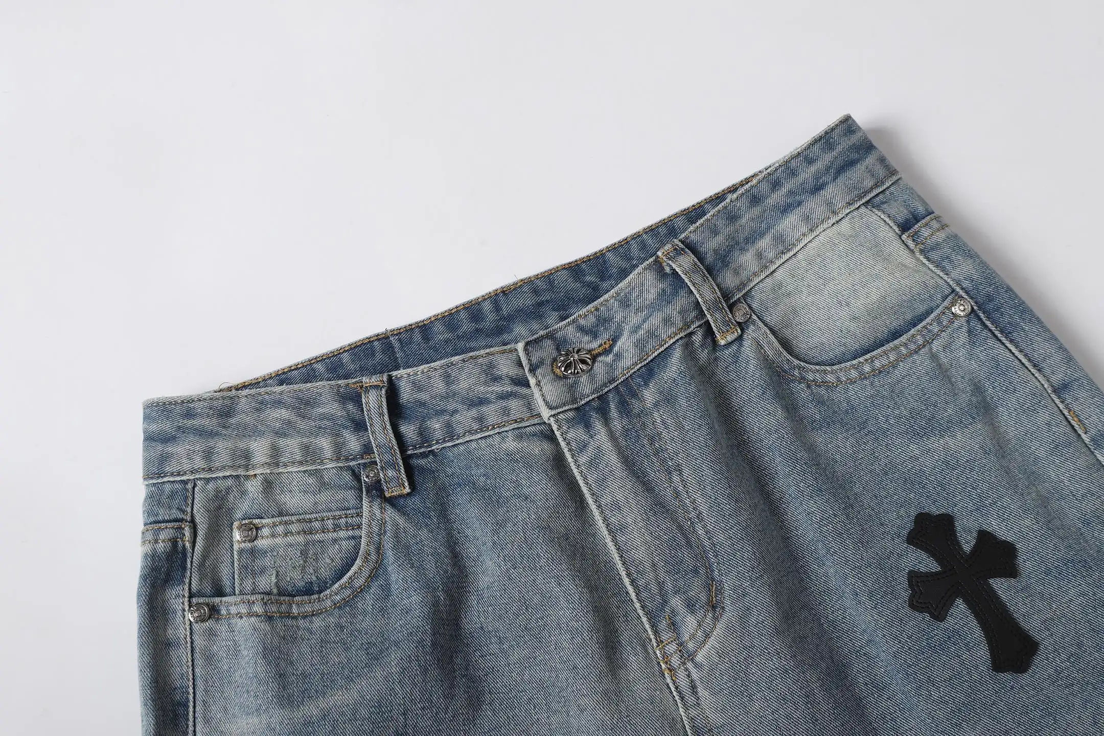 Cross Patch Embroidered Straight-Leg Jeans D15514016 — view 7
