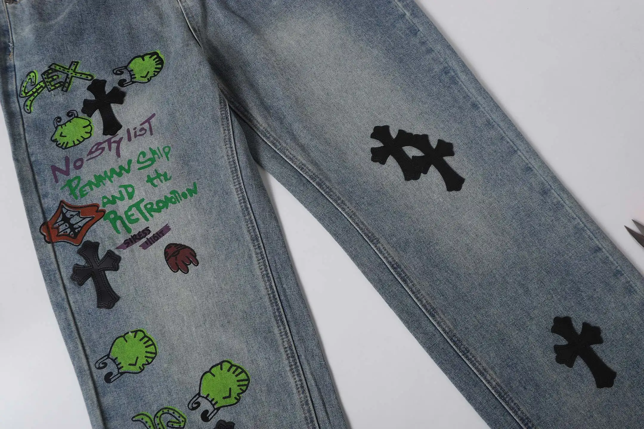 Cross Patch Embroidered Straight-Leg Jeans D15514016 — view 8