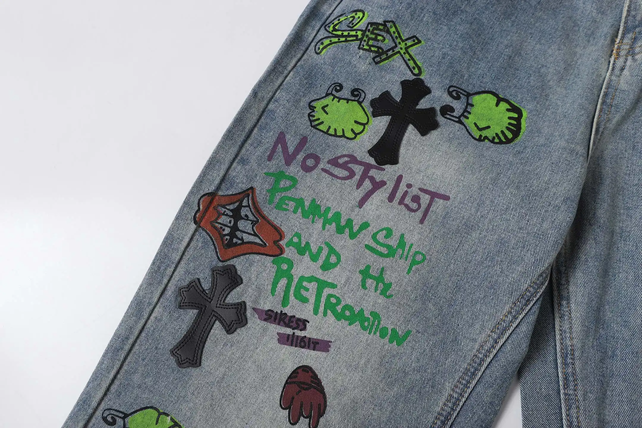 Cross Patch Embroidered Straight-Leg Jeans D15514016 — view 9