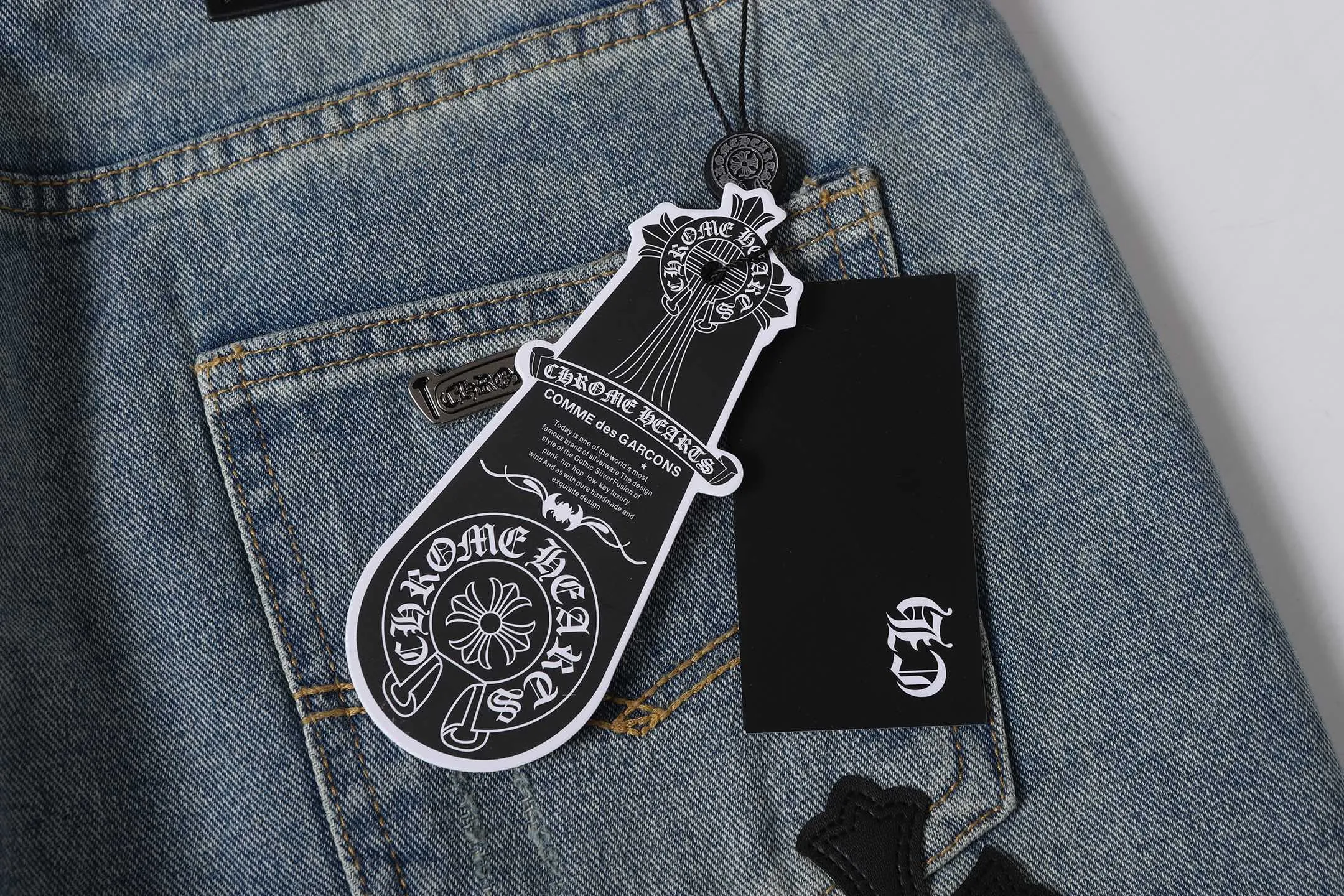 Cross Patch Embroidered Straight-Leg Jeans D15514016 — view 11