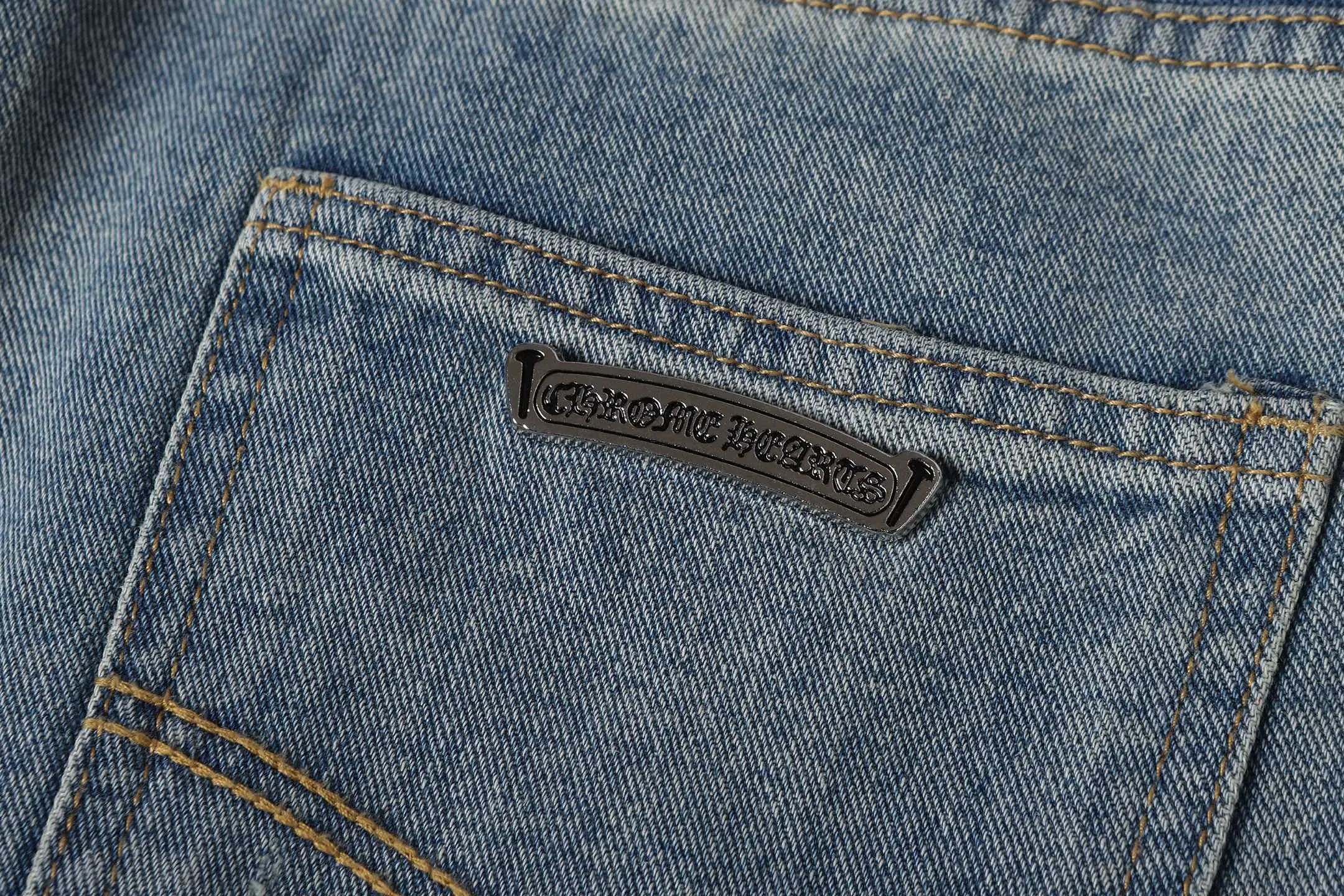 Cross Patch Embroidered Straight-Leg Jeans D15514016 — view 14