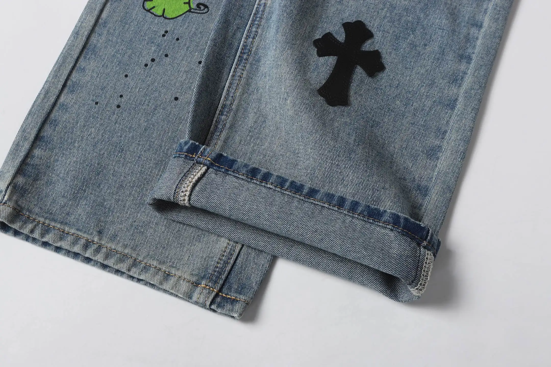 Cross Patch Embroidered Straight-Leg Jeans D15514016 — view 16