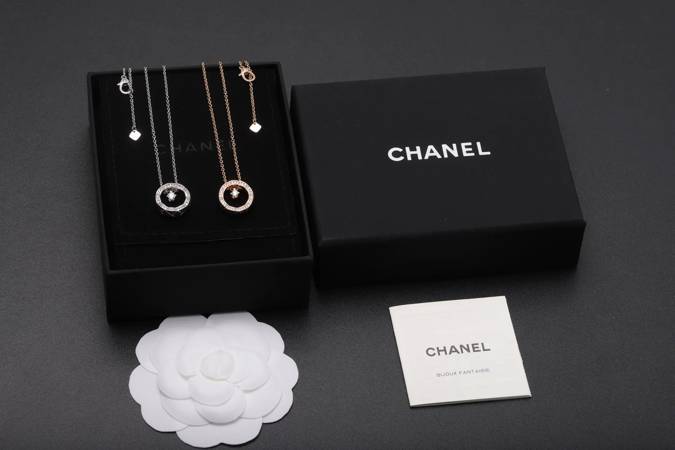 Quilted Pattern Pendant Necklace (Gold-Plated Brass) D12018423 — view 2