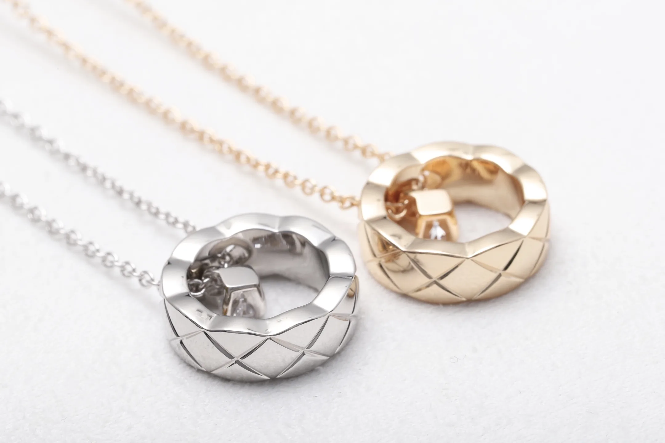 Quilted Pattern Pendant Necklace (Gold-Plated Brass) D12018423 — view 7