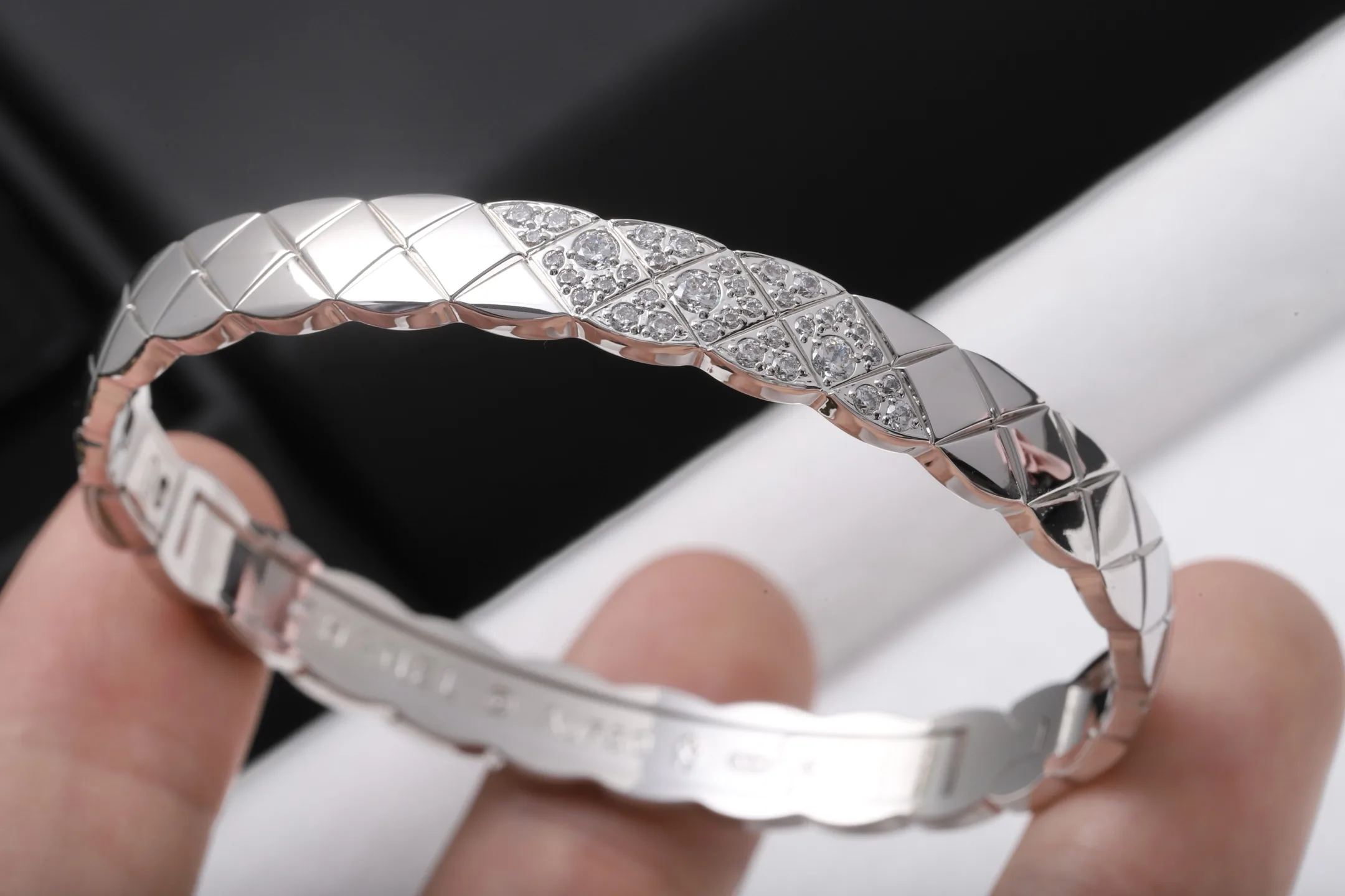 Quilted Pattern Bangle (Gold-Plated Brass) D16518422 — view 4