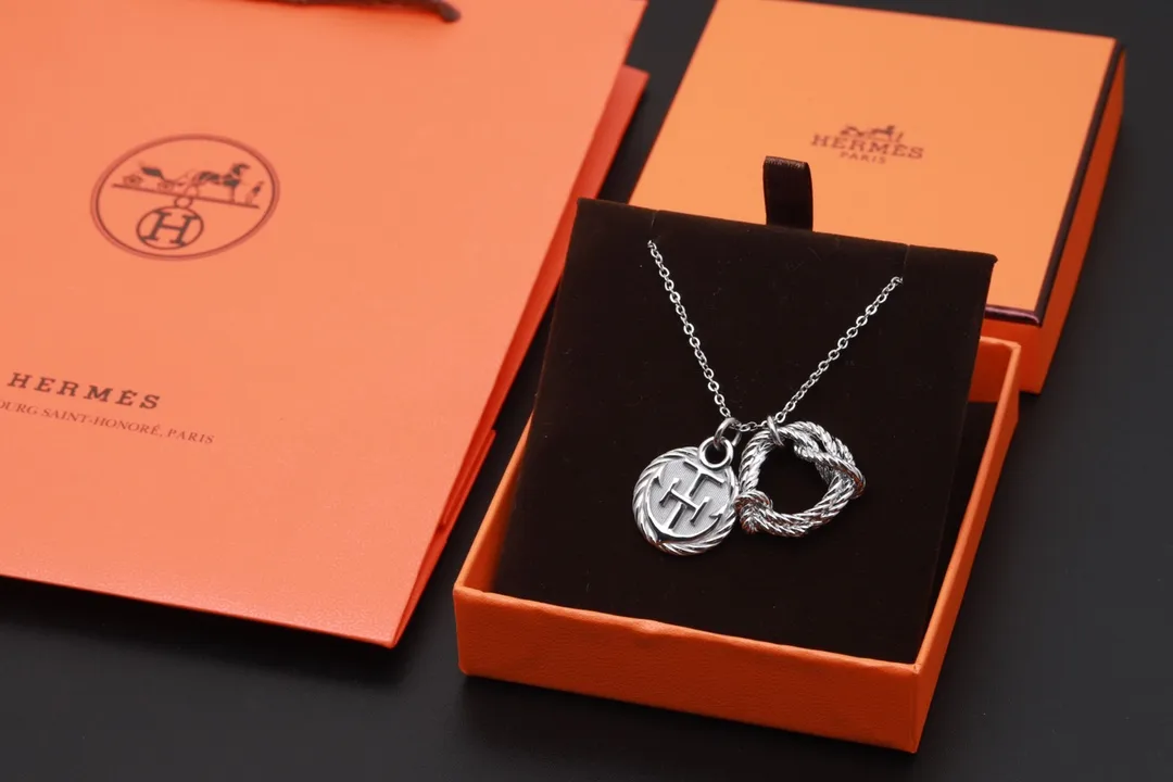 Cordage H Anchor Pendant Necklace D15517601 — view 4
