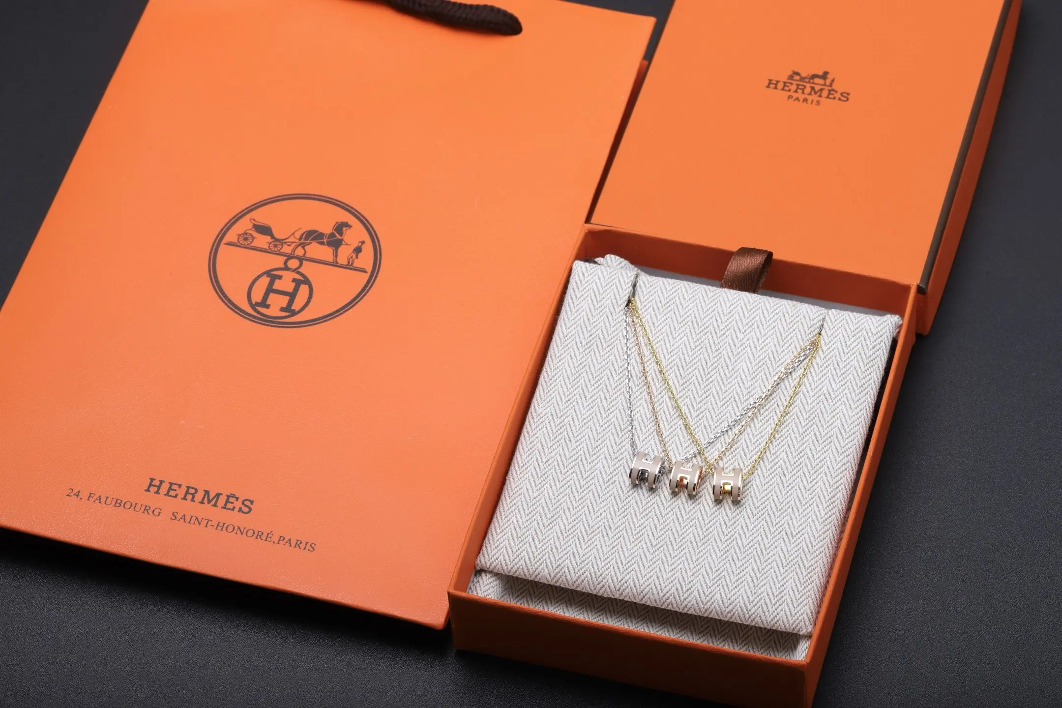 Pop H Mini Pendant Necklace D12018419 — view 2
