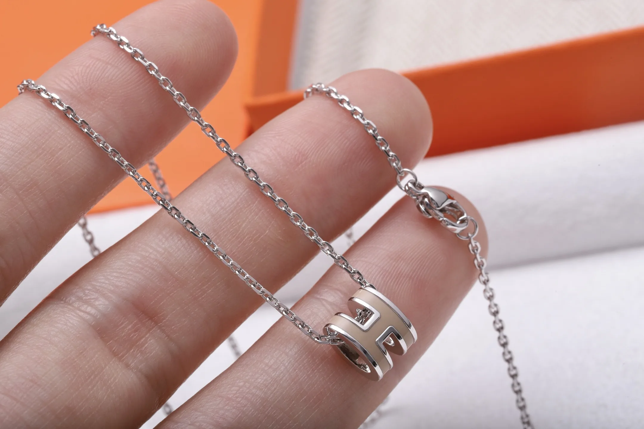 Pop H Mini Pendant Necklace D12018419 — view 4