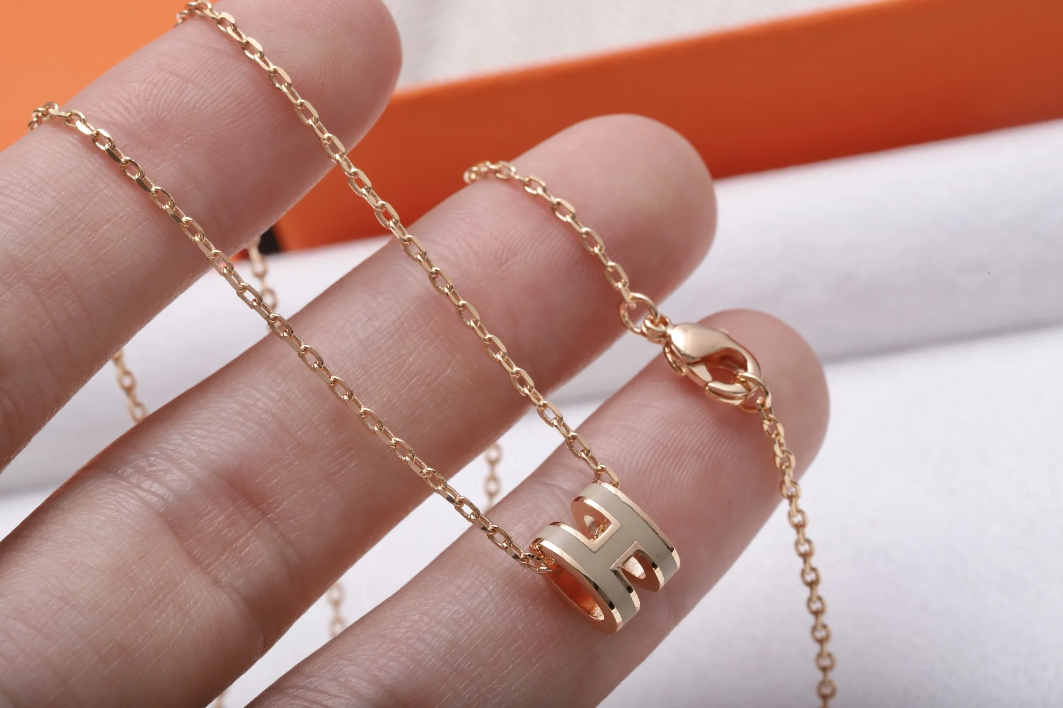 Pop H Mini Pendant Necklace D12018419 — view 5