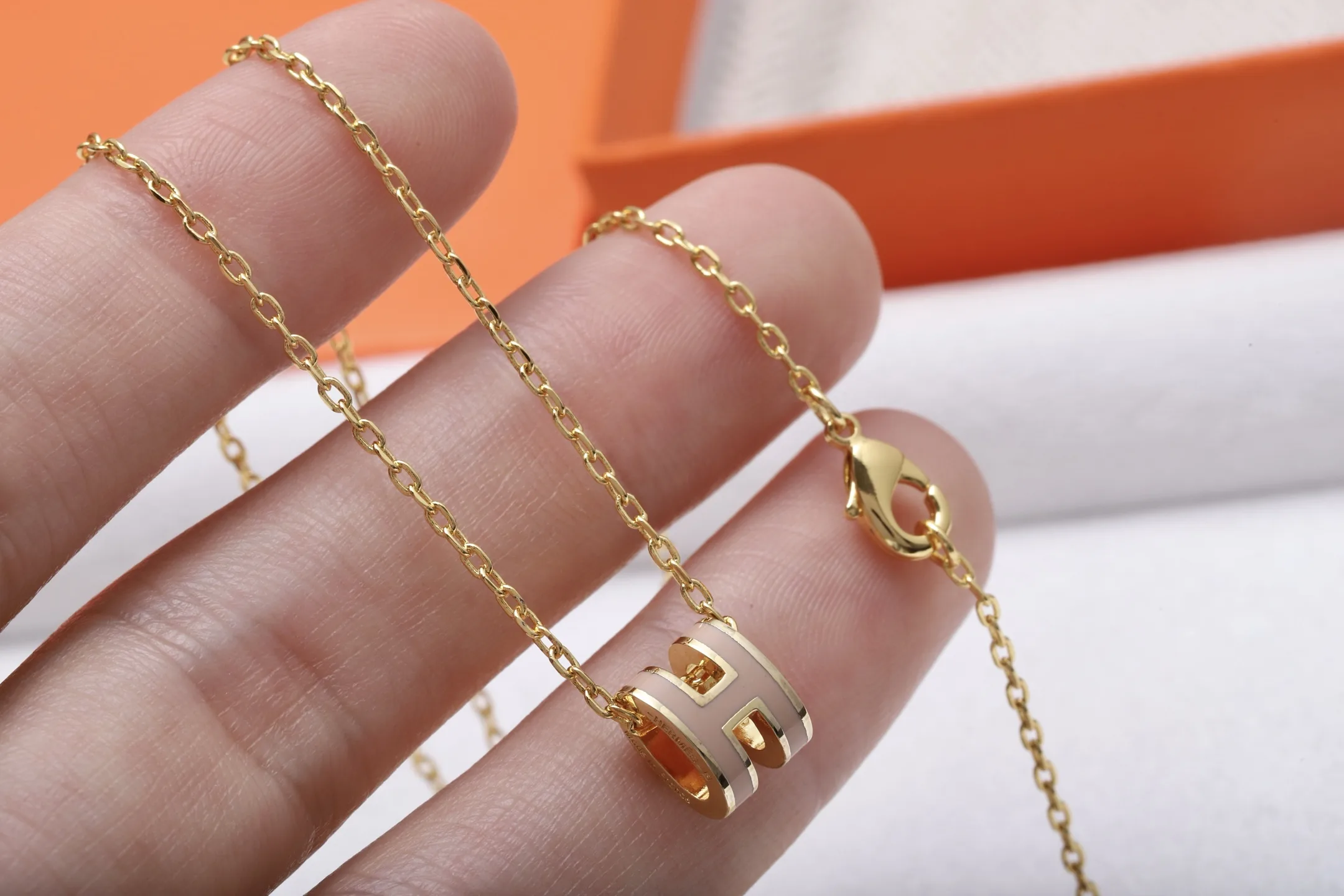 Pop H Mini Pendant Necklace D12018419 — view 6