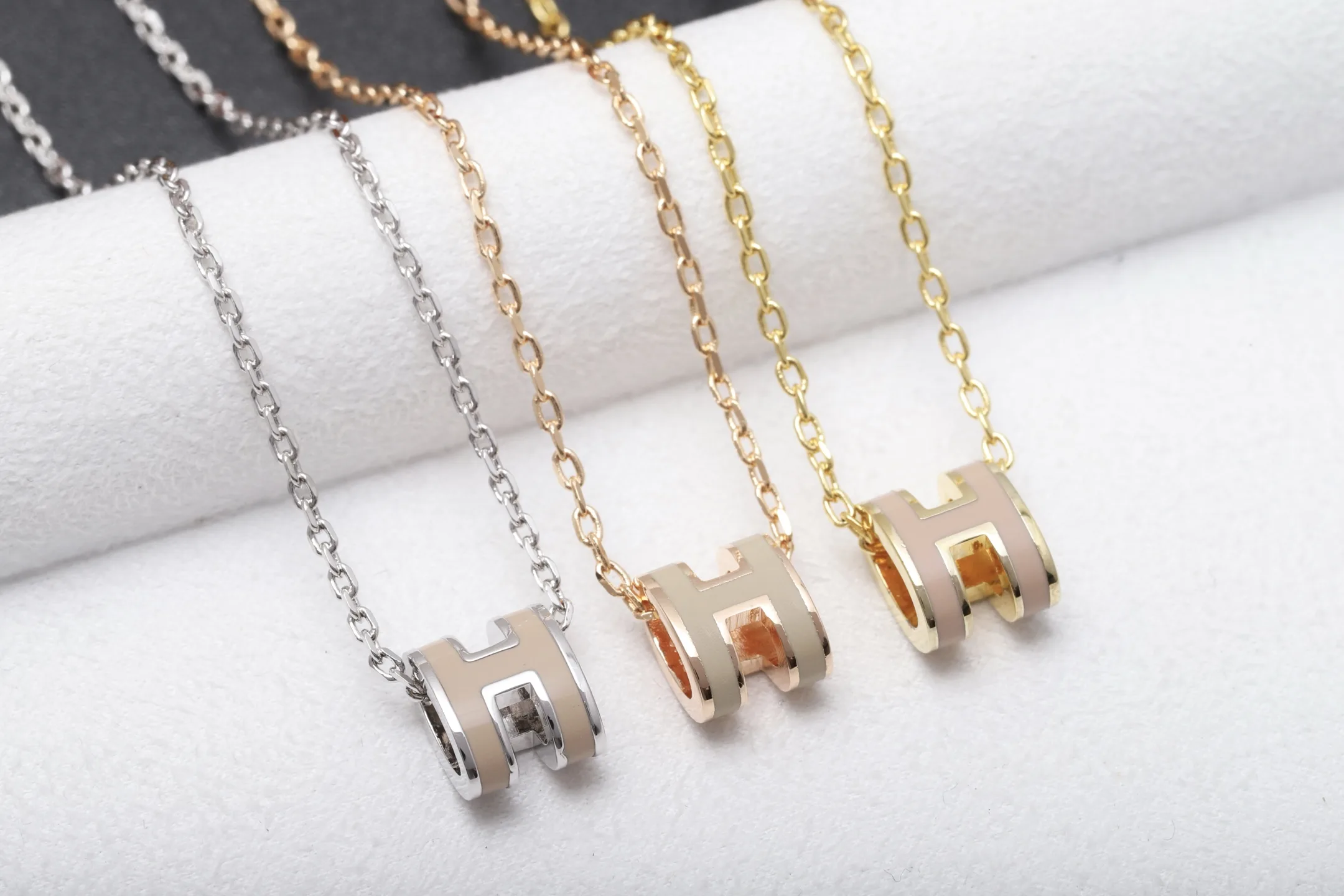 Pop H Mini Pendant Necklace D12018419 — view 7