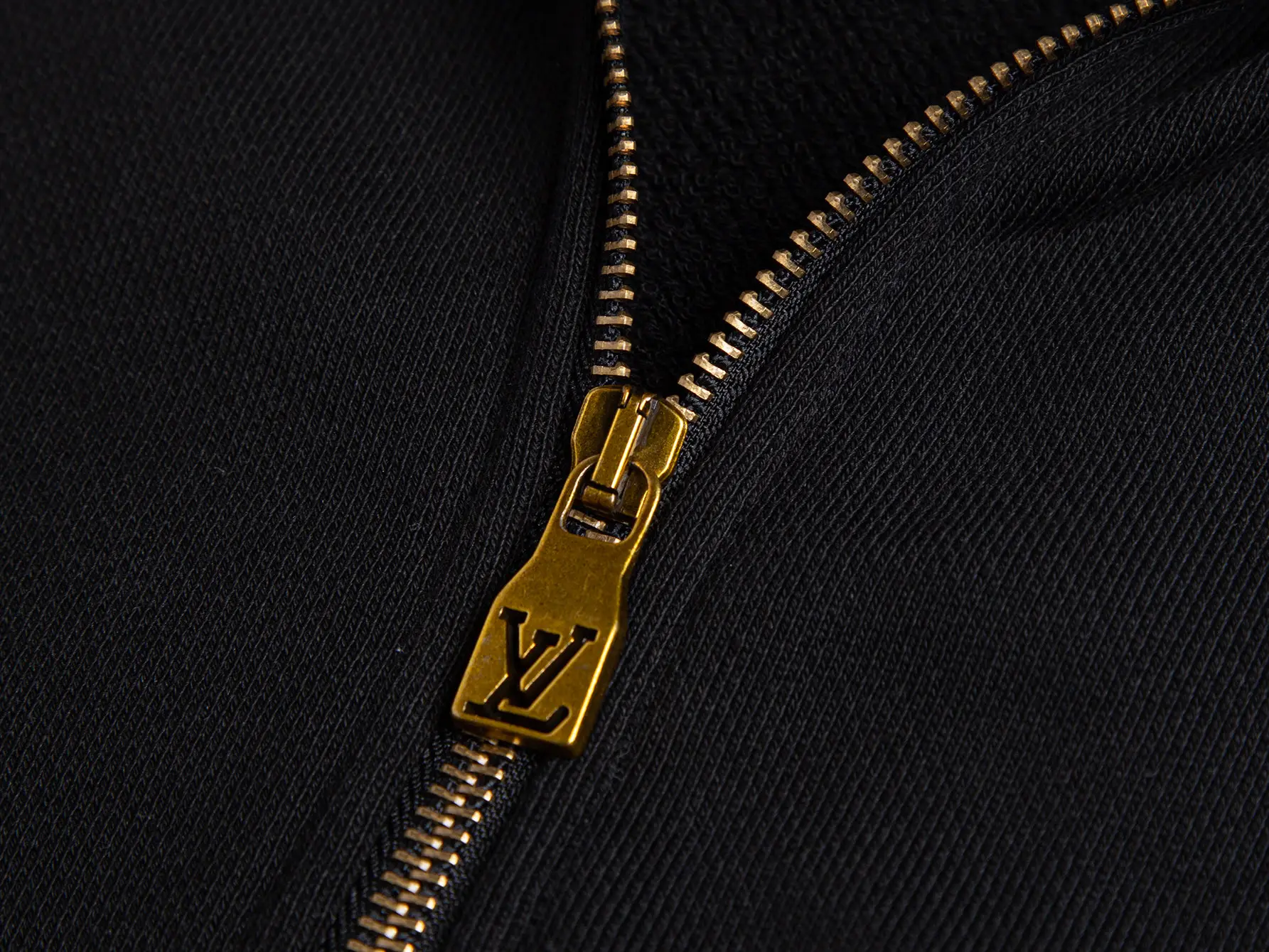 Embroidered Logo Zip-Up Hoodie D30021705 — view 4