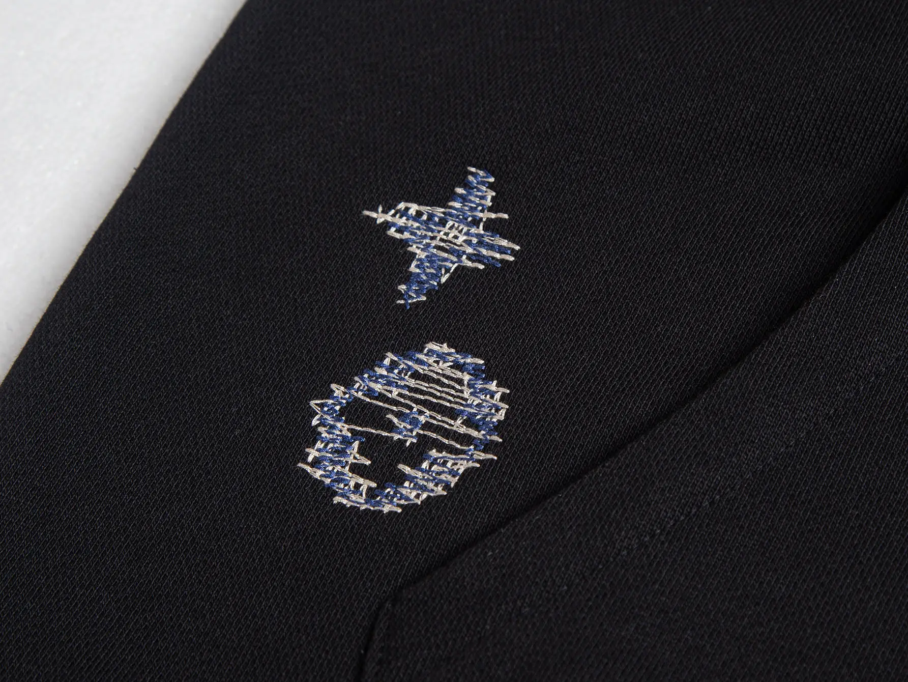 Embroidered Logo Zip-Up Hoodie D30021705 — view 7