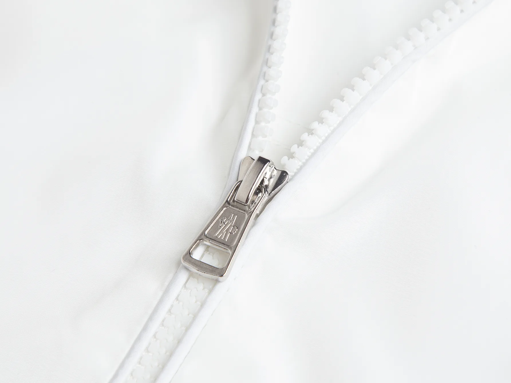 Logo-Appliquéd Hooded Windbreaker Jacket D31021728 — view 4