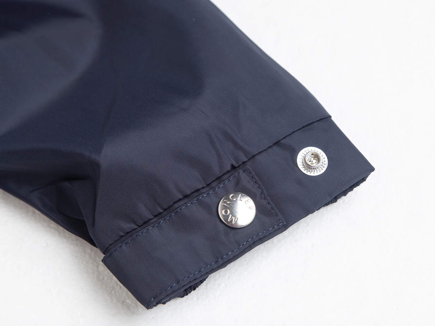 Logo-Appliquéd Hooded Windbreaker Jacket D31021726 — view 9