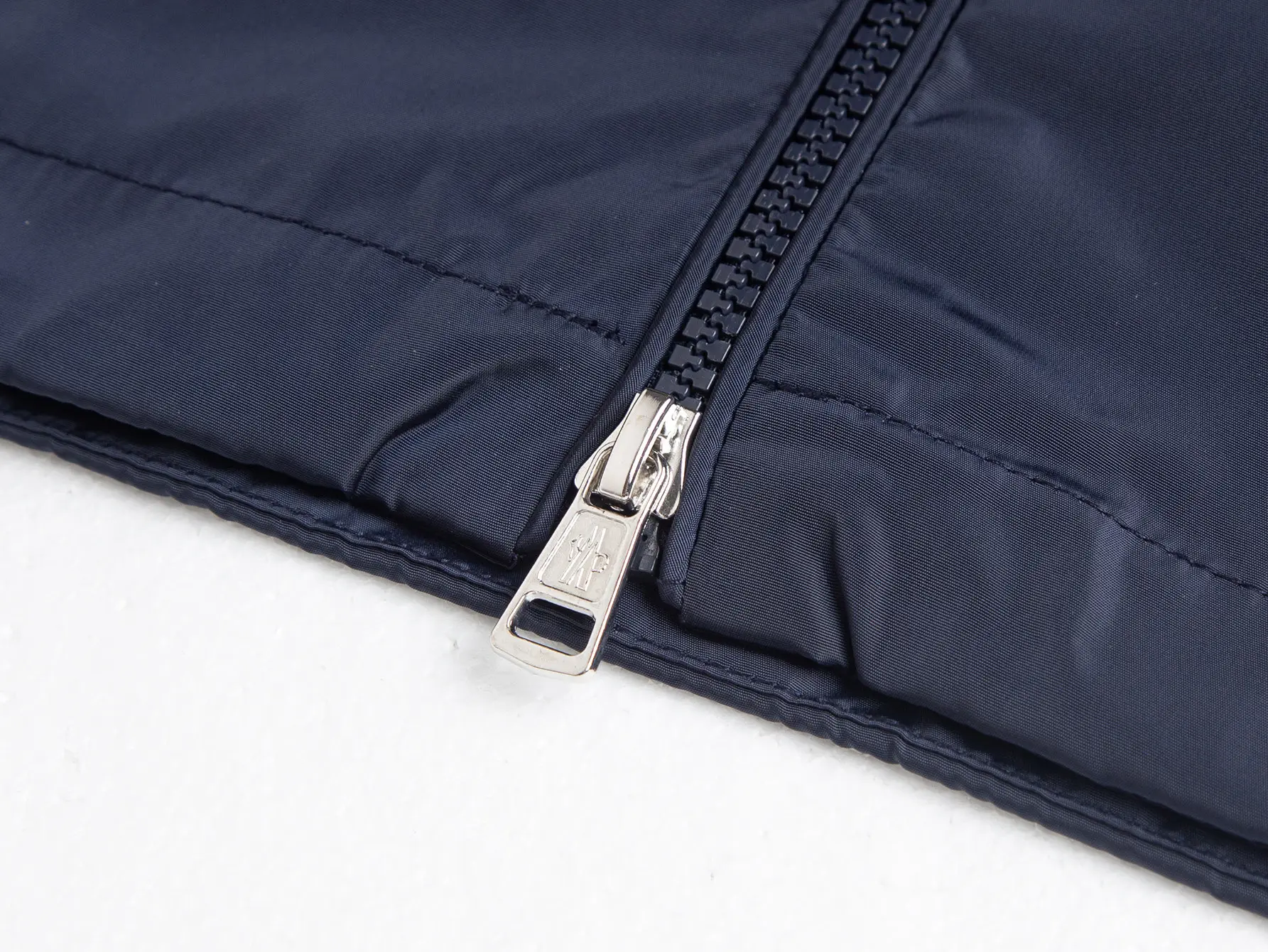Logo-Appliquéd Hooded Windbreaker Jacket D31021726 — view 12