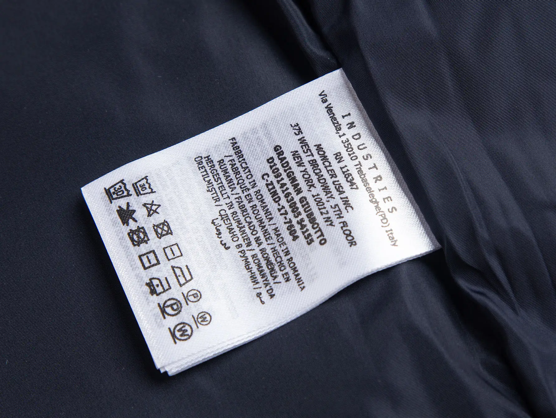 Logo-Appliquéd Hooded Windbreaker Jacket D31021726 — view 13