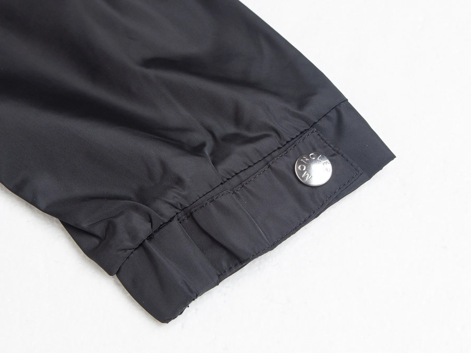 Logo-Appliquéd Hooded Windbreaker Jacket D31021727 — view 9