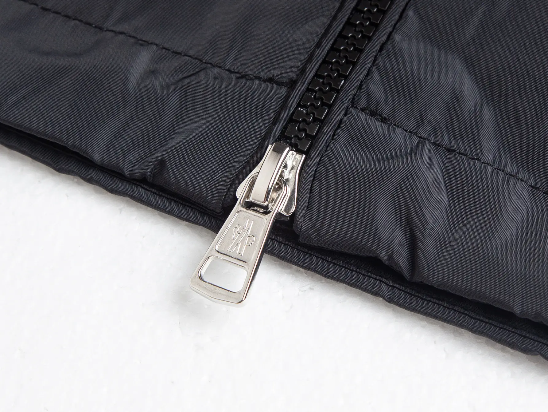 Logo-Appliquéd Hooded Windbreaker Jacket D31021727 — view 10