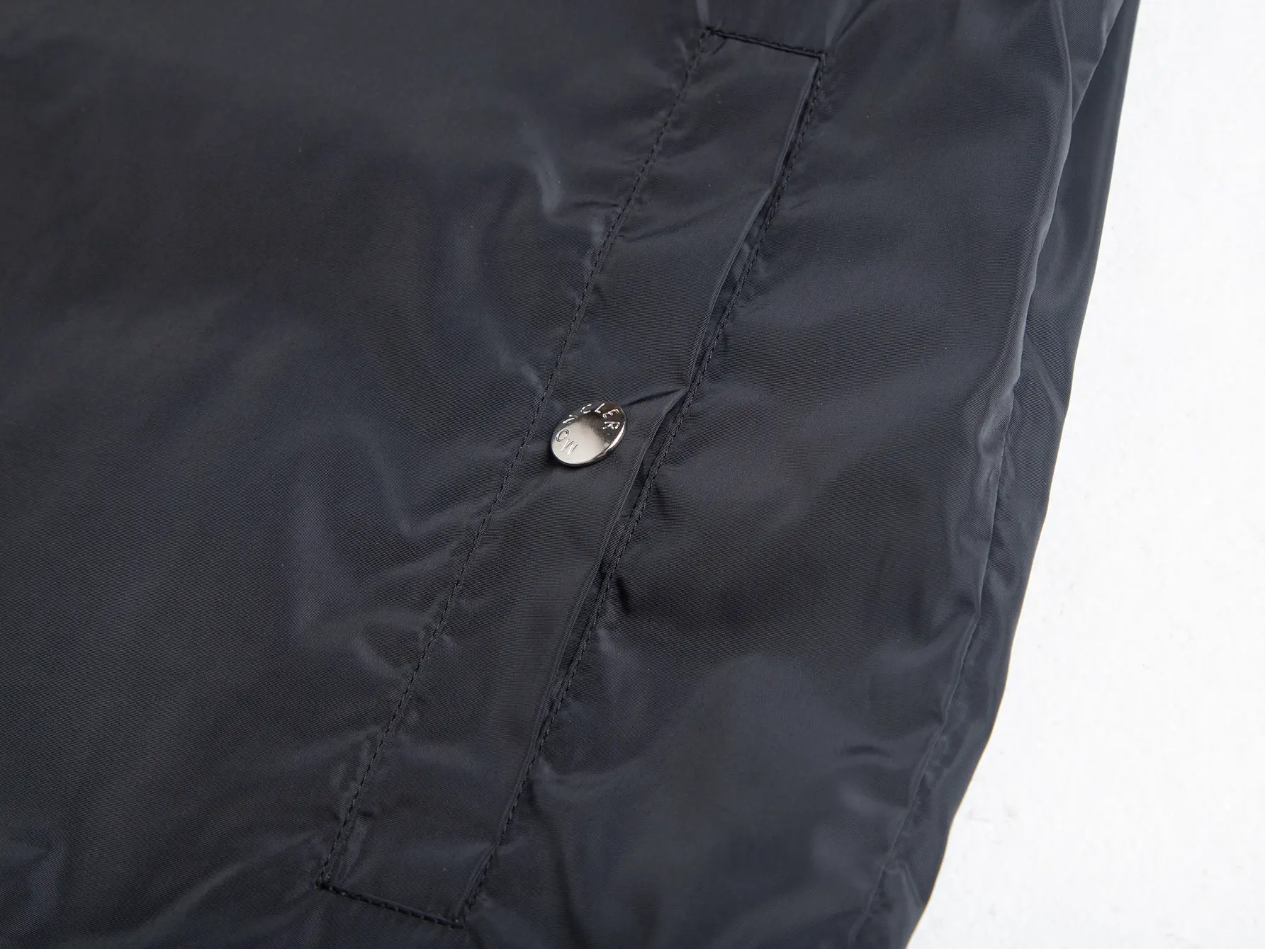Logo-Appliquéd Hooded Windbreaker Jacket D31021727 — view 11