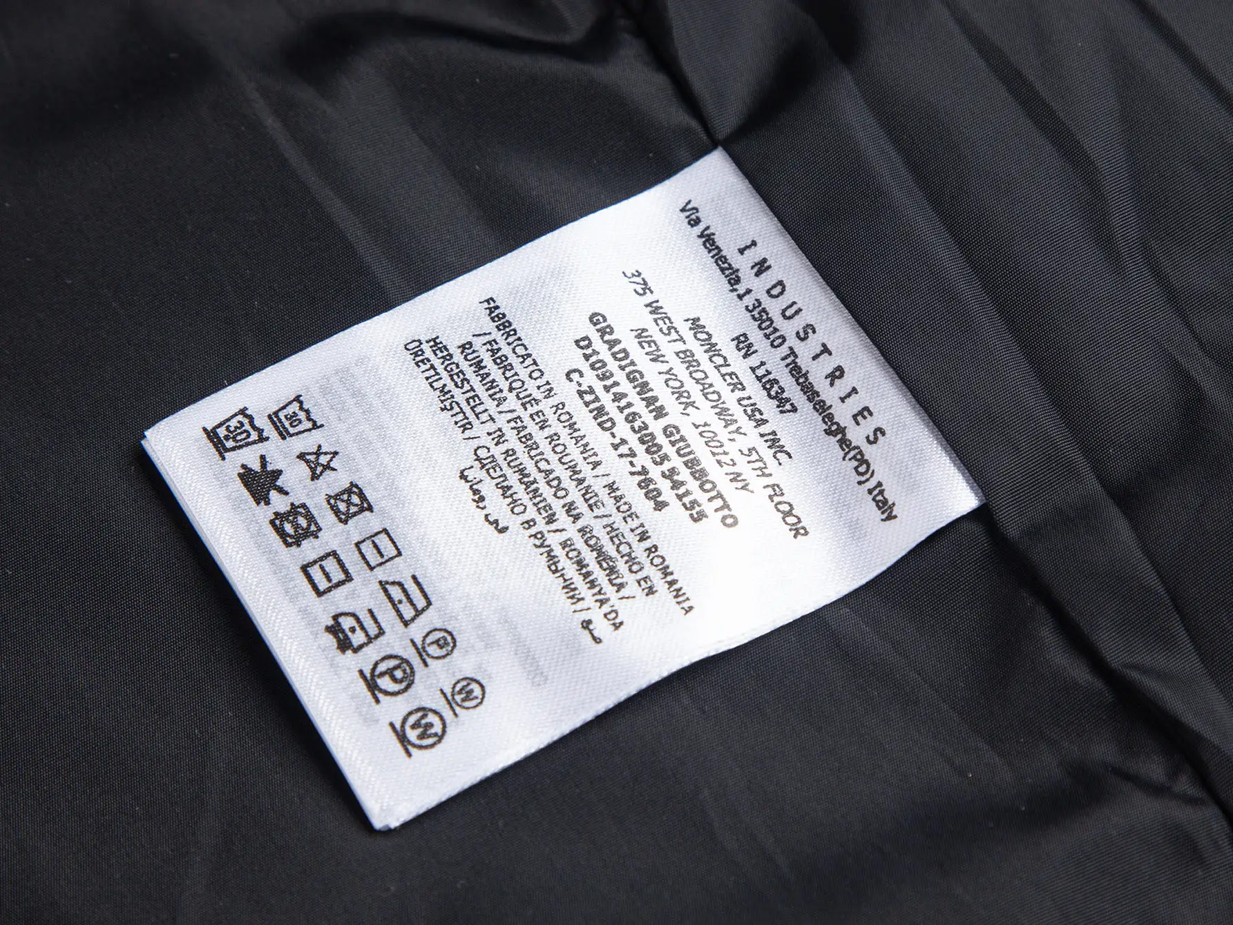Logo-Appliquéd Hooded Windbreaker Jacket D31021727 — view 15