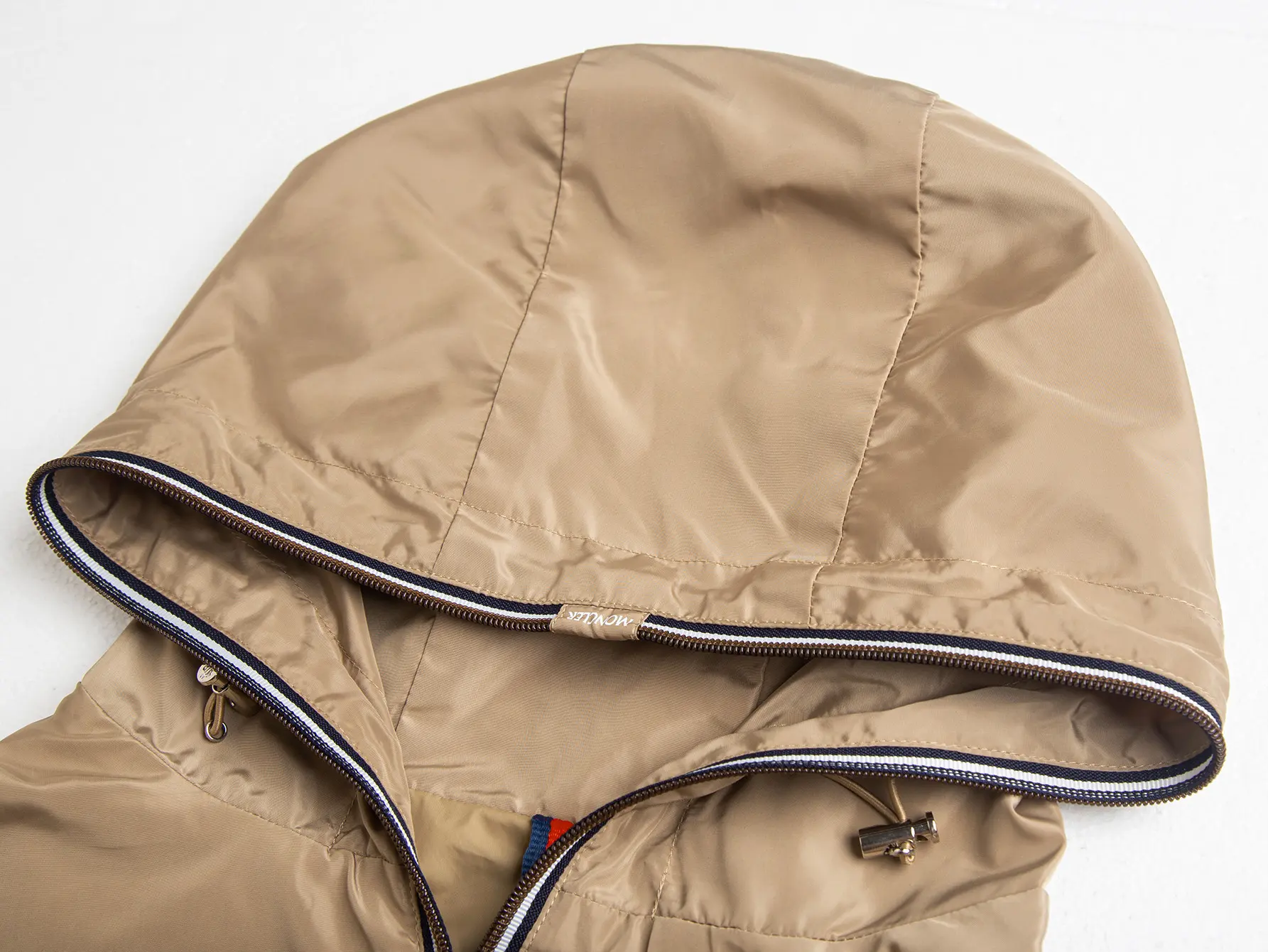 Hooded Windbreaker Jacket with Contrast Trim D31021736 — view 4