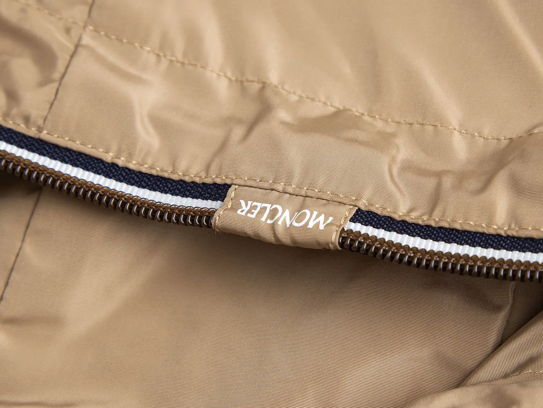 Hooded Windbreaker Jacket with Contrast Trim D31021736 — view 5