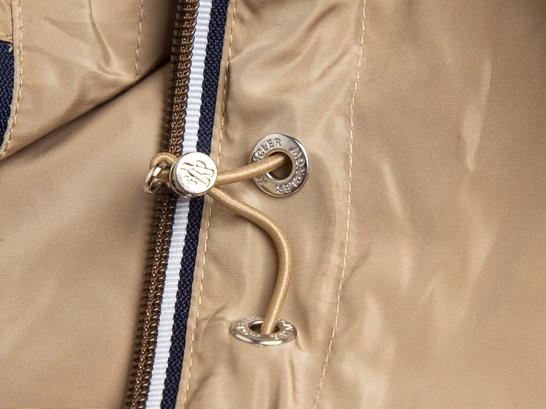 Hooded Windbreaker Jacket with Contrast Trim D31021736 — view 6