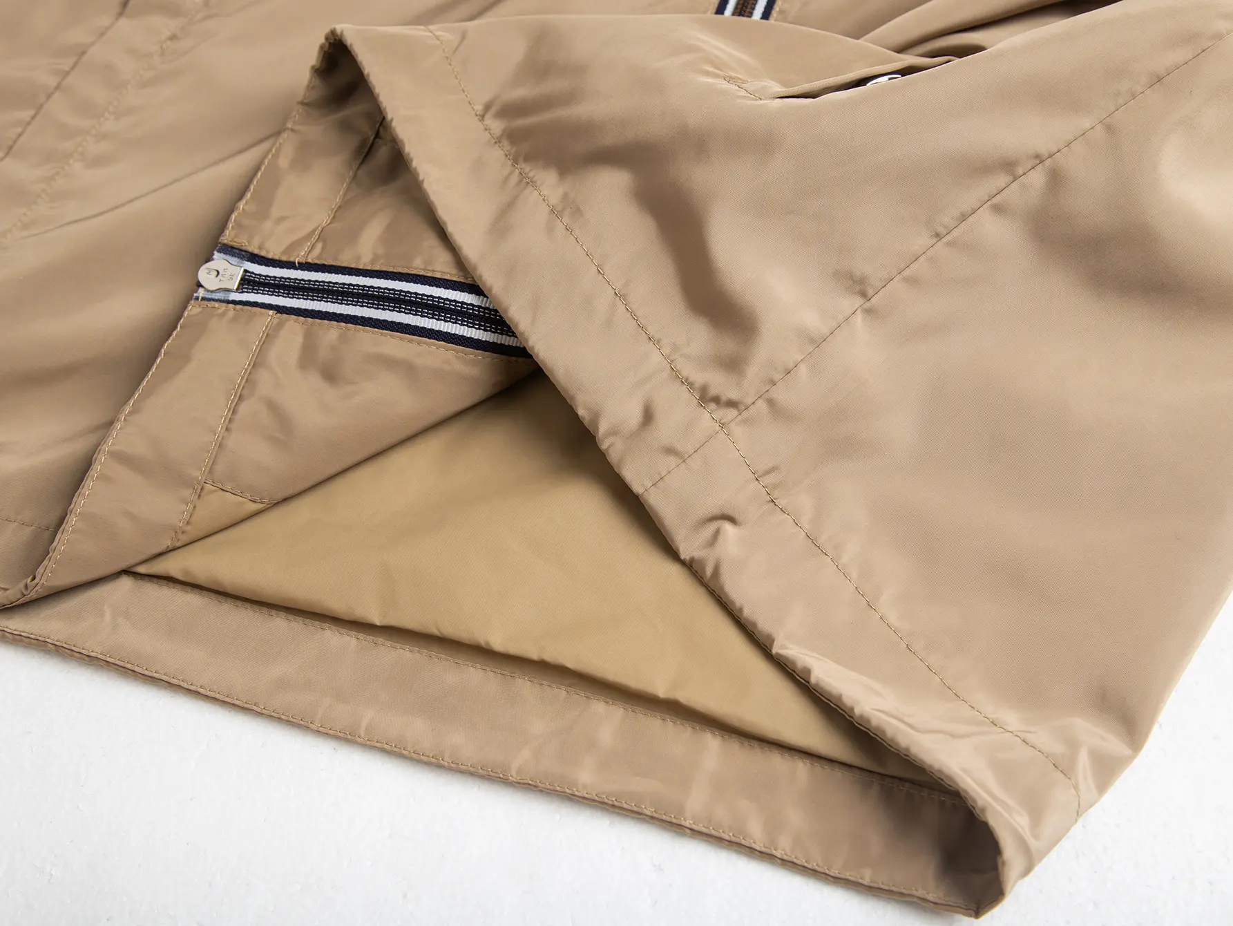 Hooded Windbreaker Jacket with Contrast Trim D31021736 — view 11
