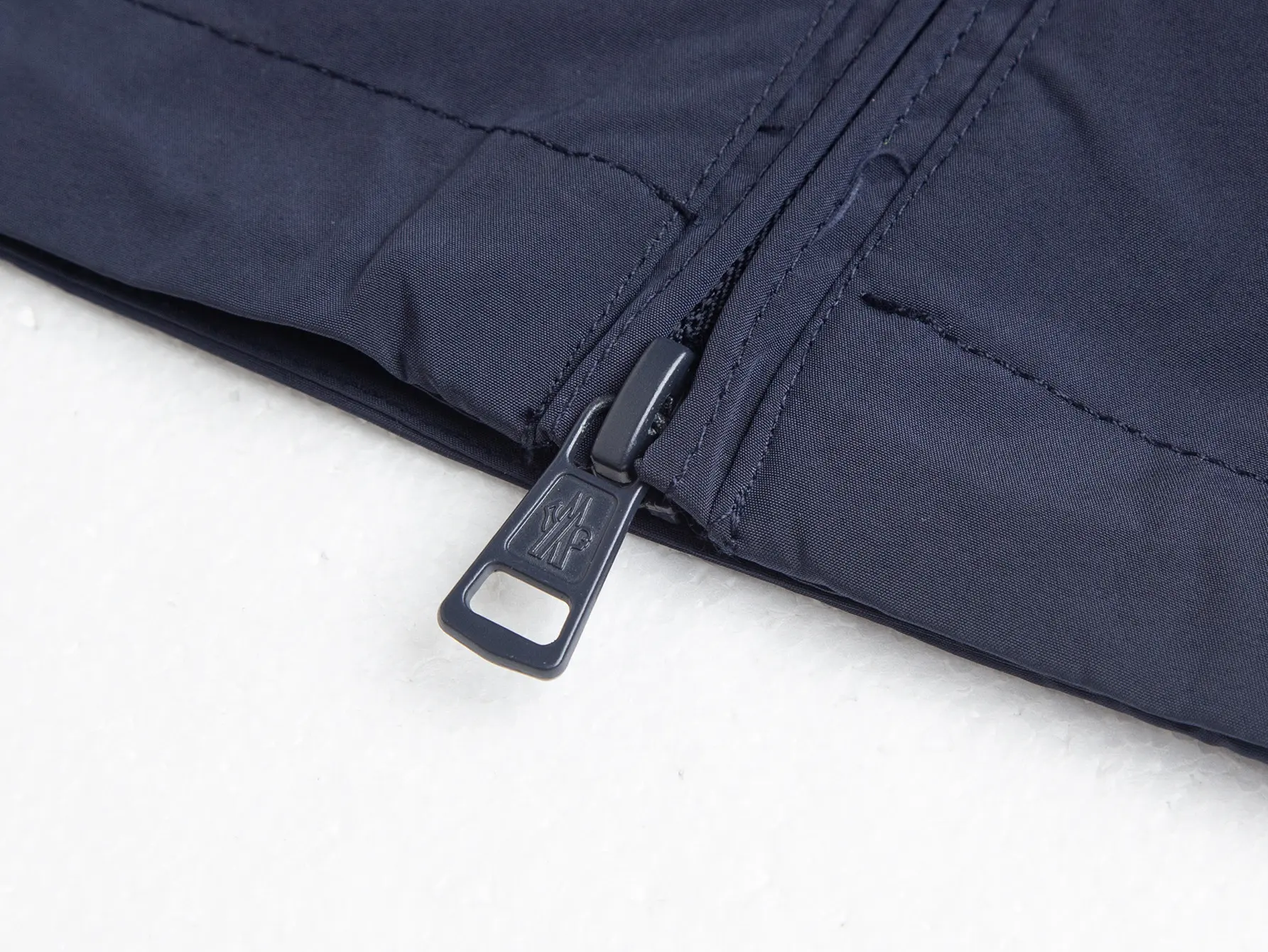 Logo-Appliquéd Hooded Windbreaker Jacket D32021724 — view 12