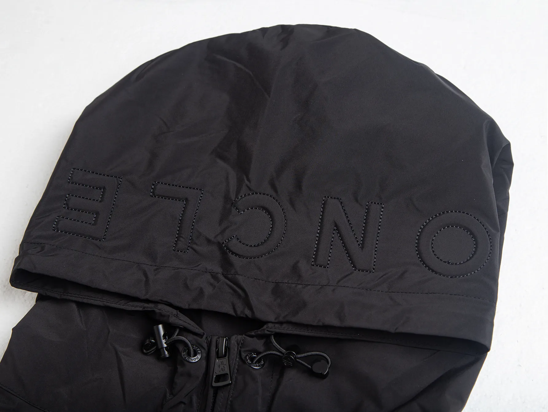 Logo-Patch Hooded Windbreaker Jacket D32021725 — view 3