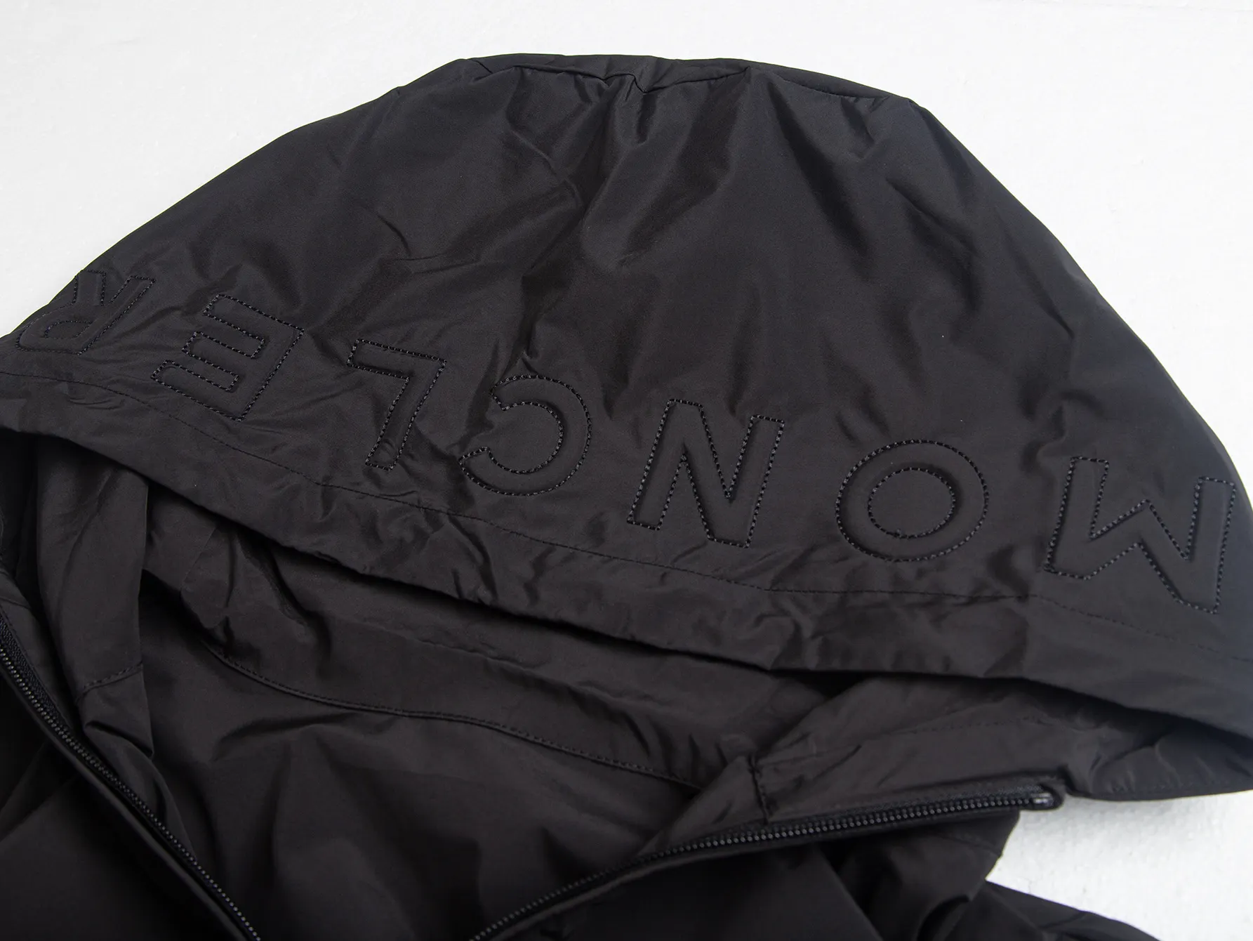 Logo-Patch Hooded Windbreaker Jacket D32021725 — view 4
