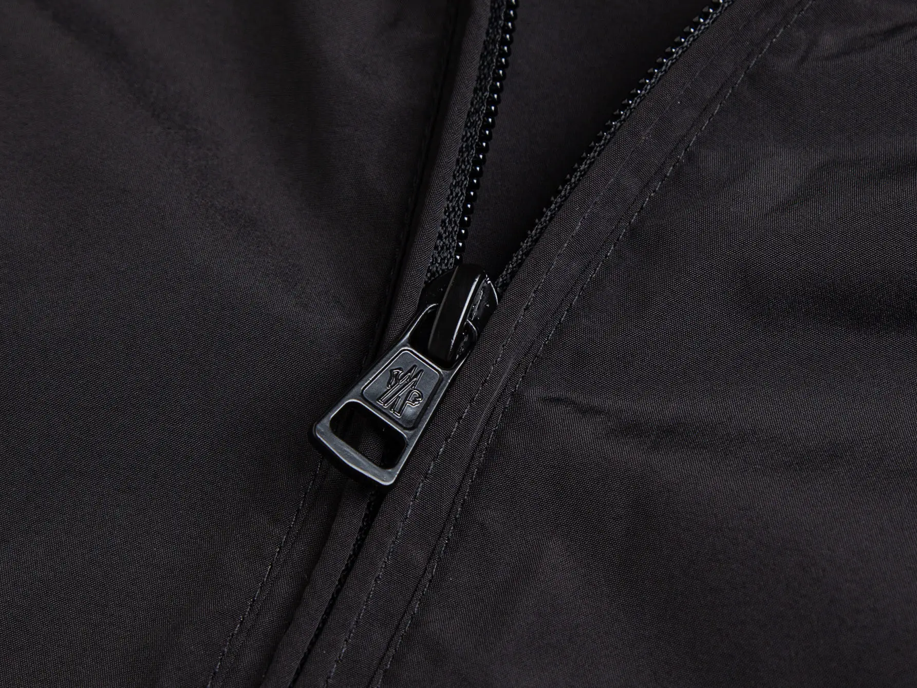 Logo-Patch Hooded Windbreaker Jacket D32021725 — view 5
