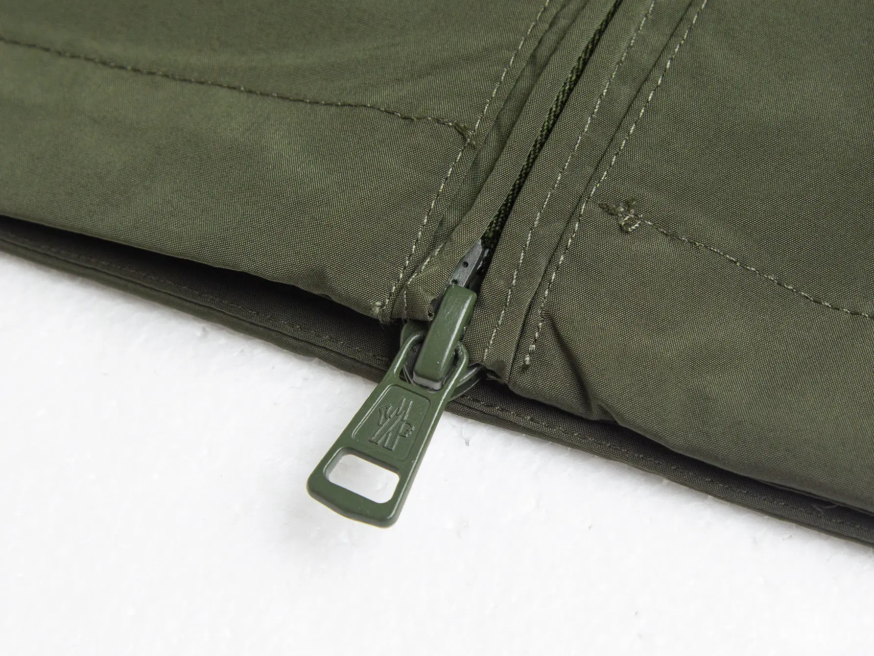 Logo-Appliquéd Hooded Windbreaker Jacket D32021723 — view 9