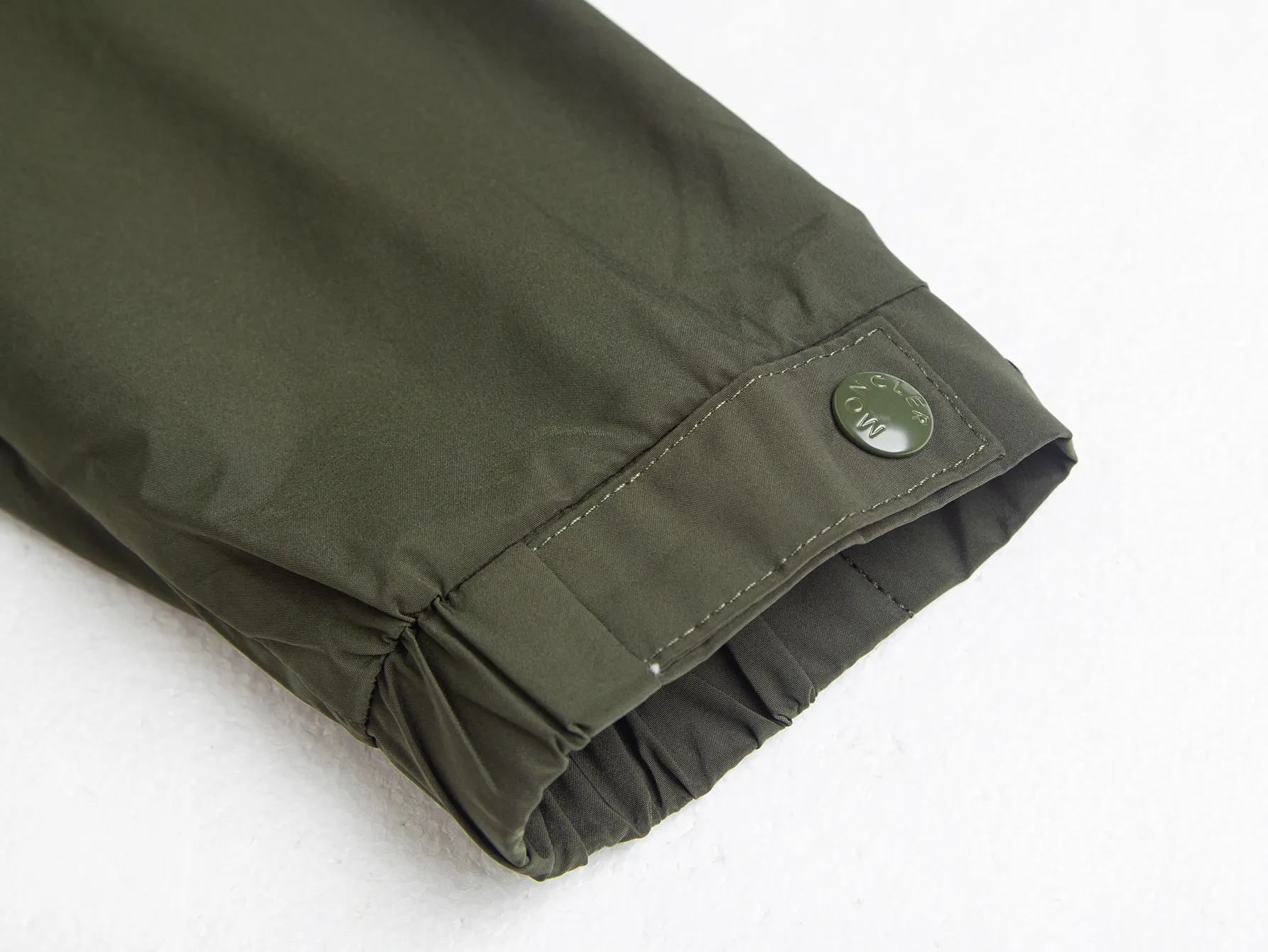 Logo-Appliquéd Hooded Windbreaker Jacket D32021723 — view 11