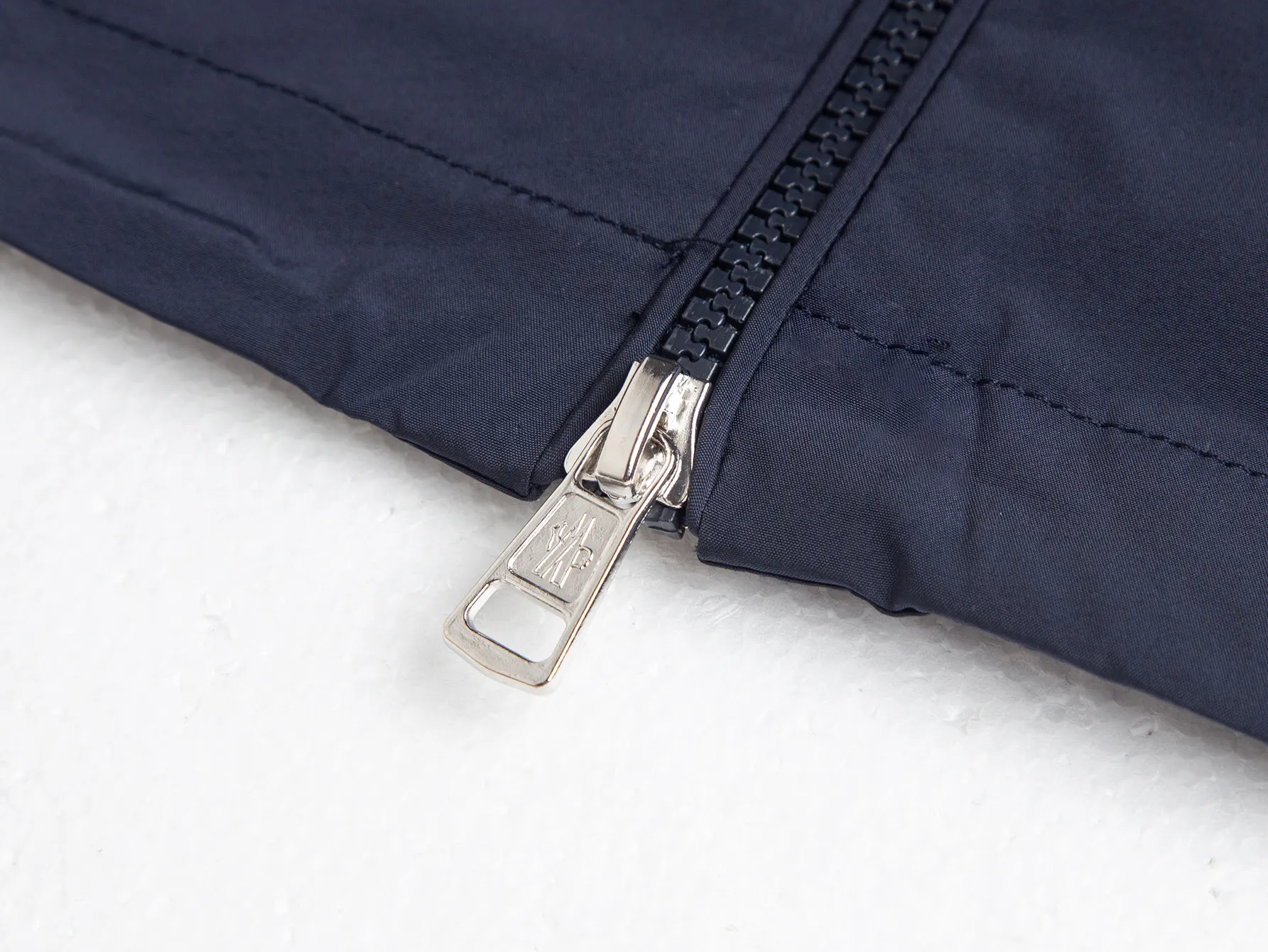 Logo-Patch Hooded Windbreaker Jacket D32021720 — view 11