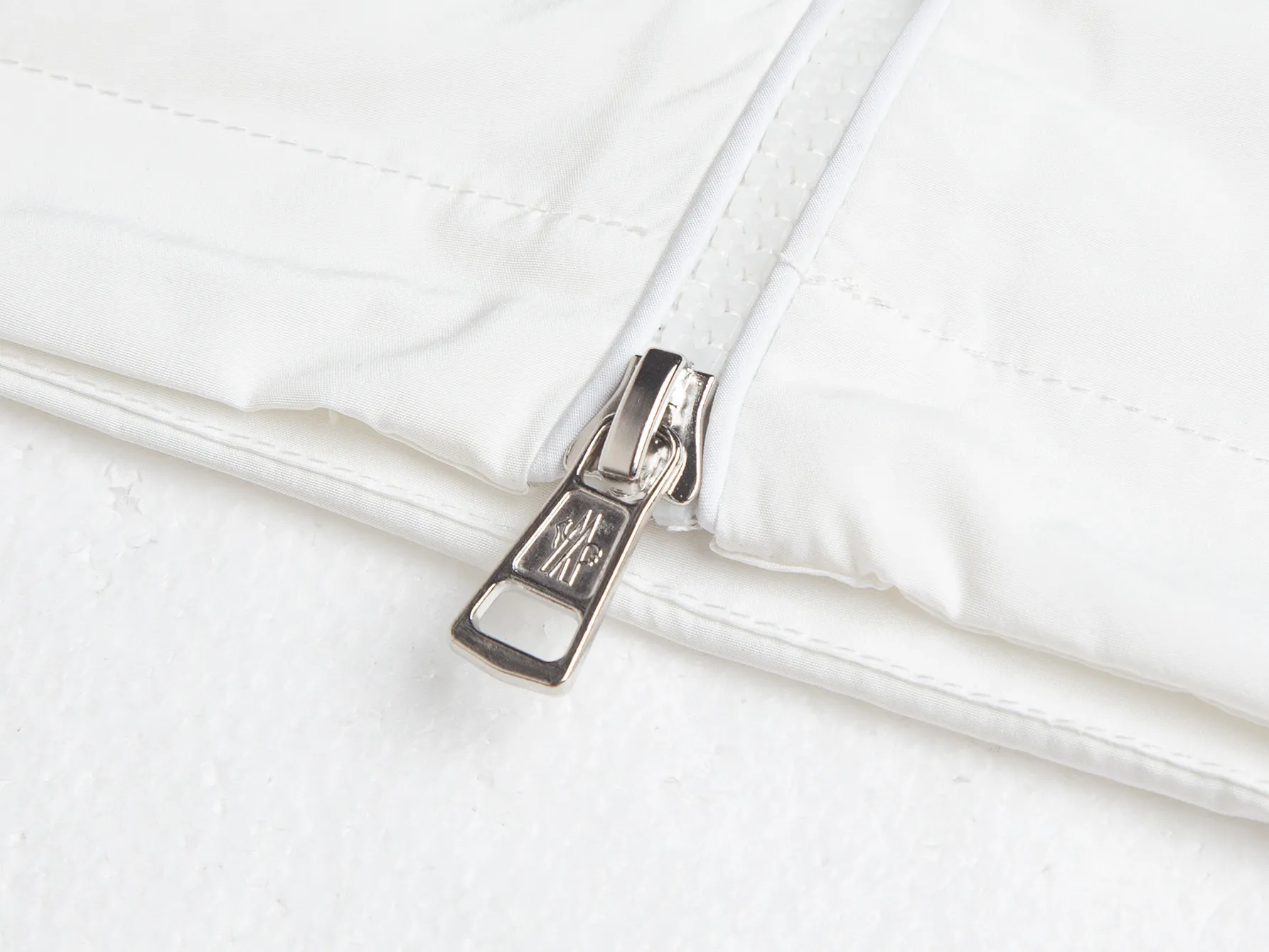 Logo-Appliquéd Hooded Windbreaker Jacket D32021722 — view 7