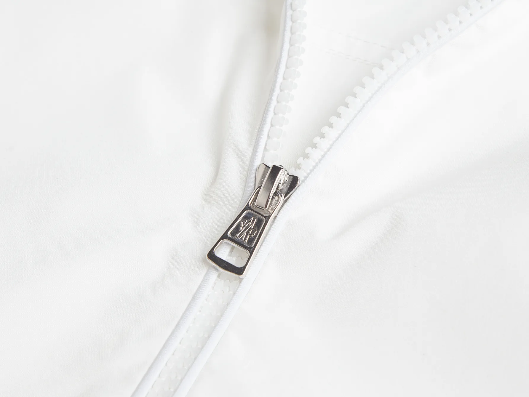 Logo-Appliquéd Hooded Windbreaker Jacket D32021722 — view 8