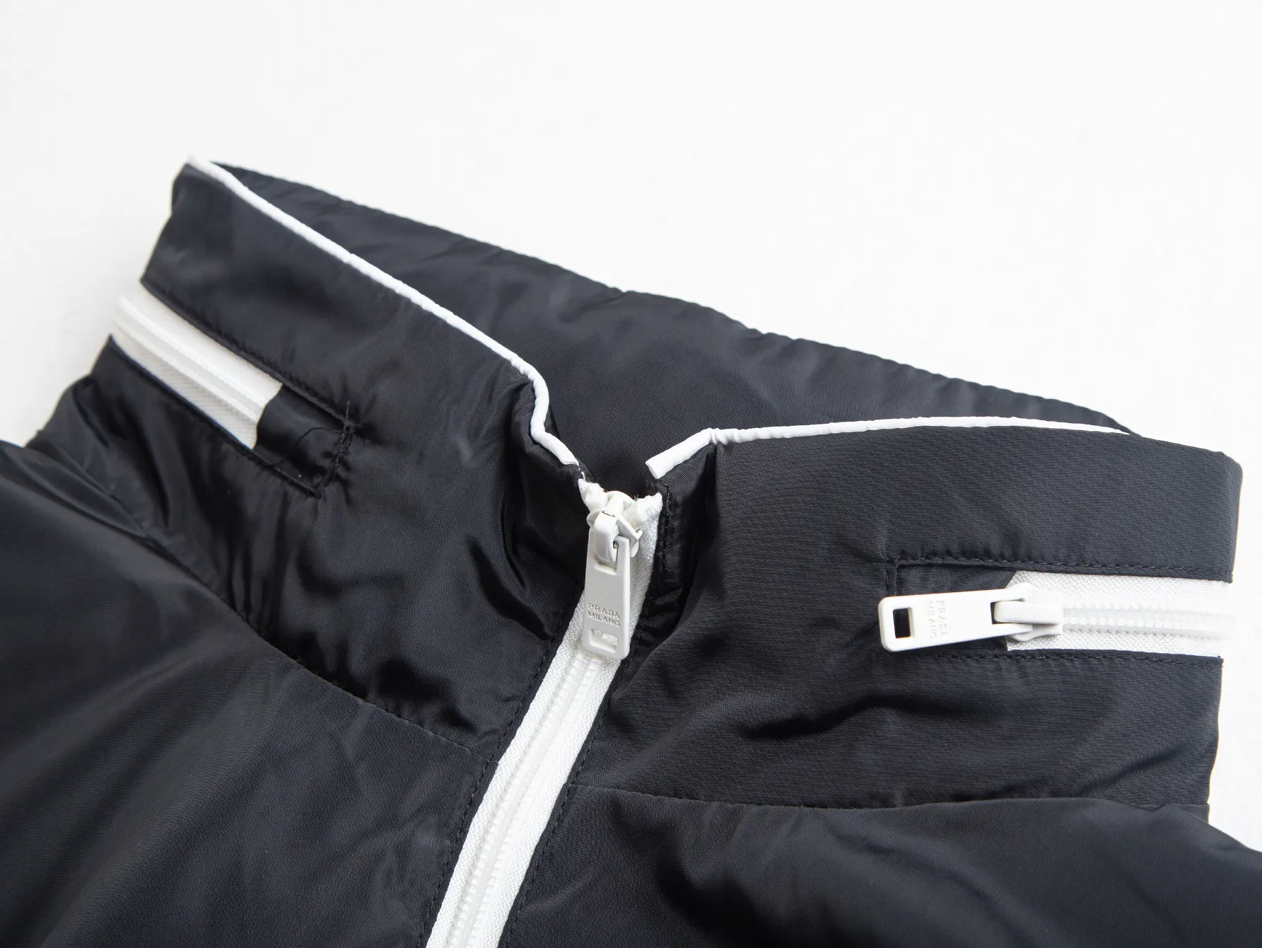 Logo-Appliqué Hooded Windbreaker Jacket D32021743 — view 3