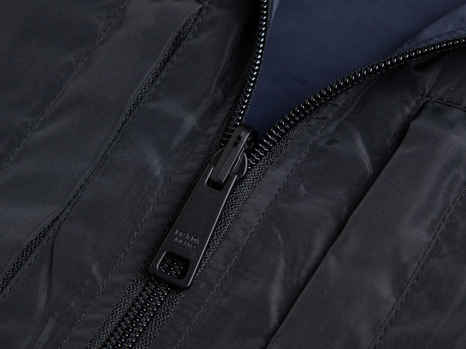 Reversible Hooded Windbreaker Jacket with Triangle Logo D35021738 — view 9