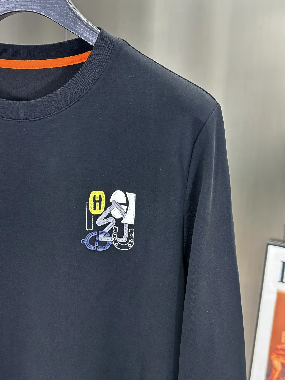 Embroidered Logo Long-Sleeved T-Shirt D11522799 — view 6