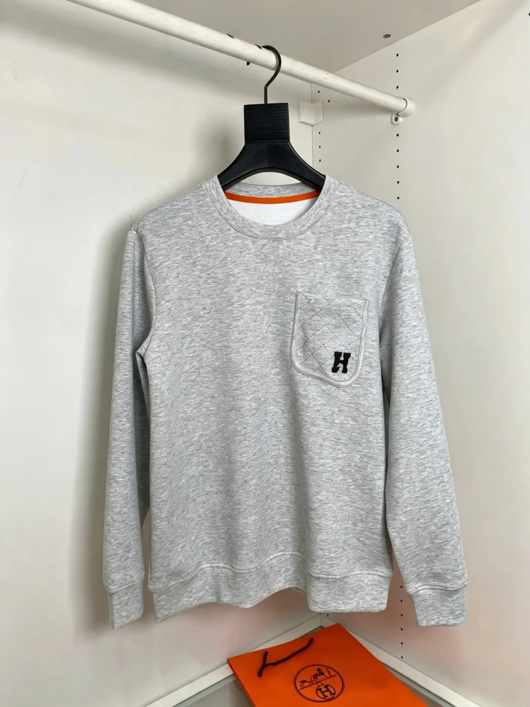 Embroidered Pocket Crew-Neck Sweatshirt D19522787