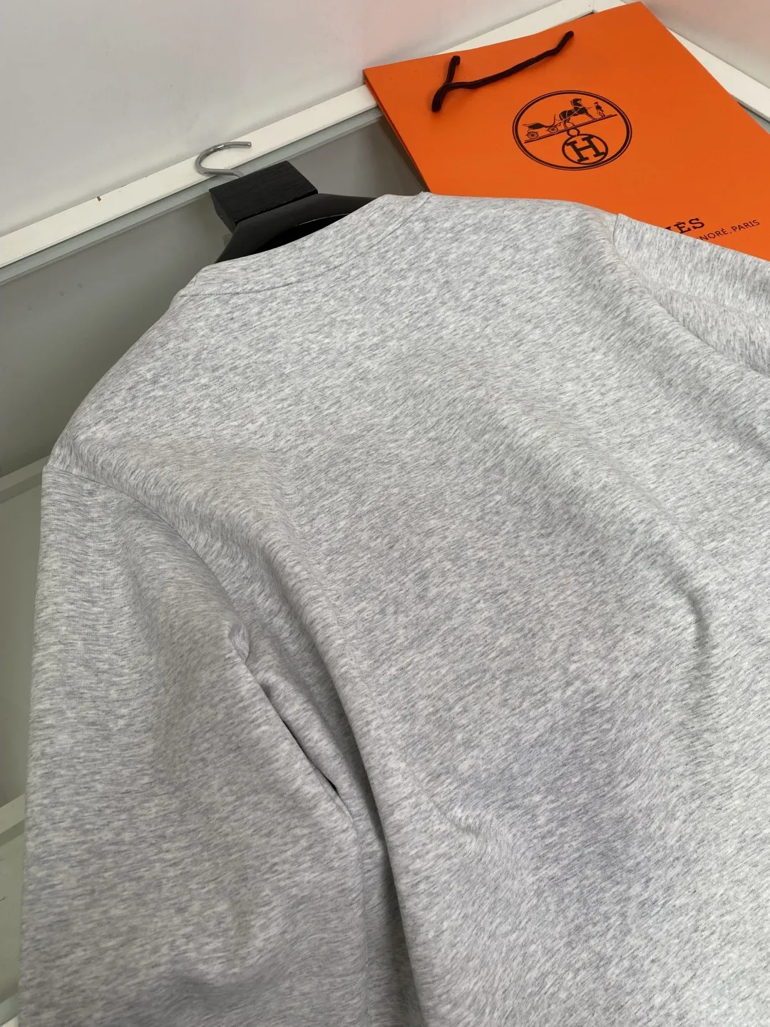 Embroidered Pocket Crew-Neck Sweatshirt D19522787 — view 3