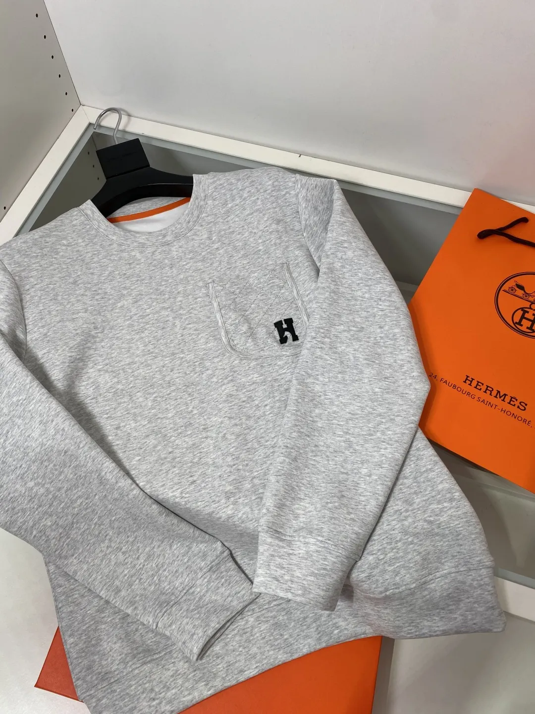 Embroidered Pocket Crew-Neck Sweatshirt D19522787 — view 6